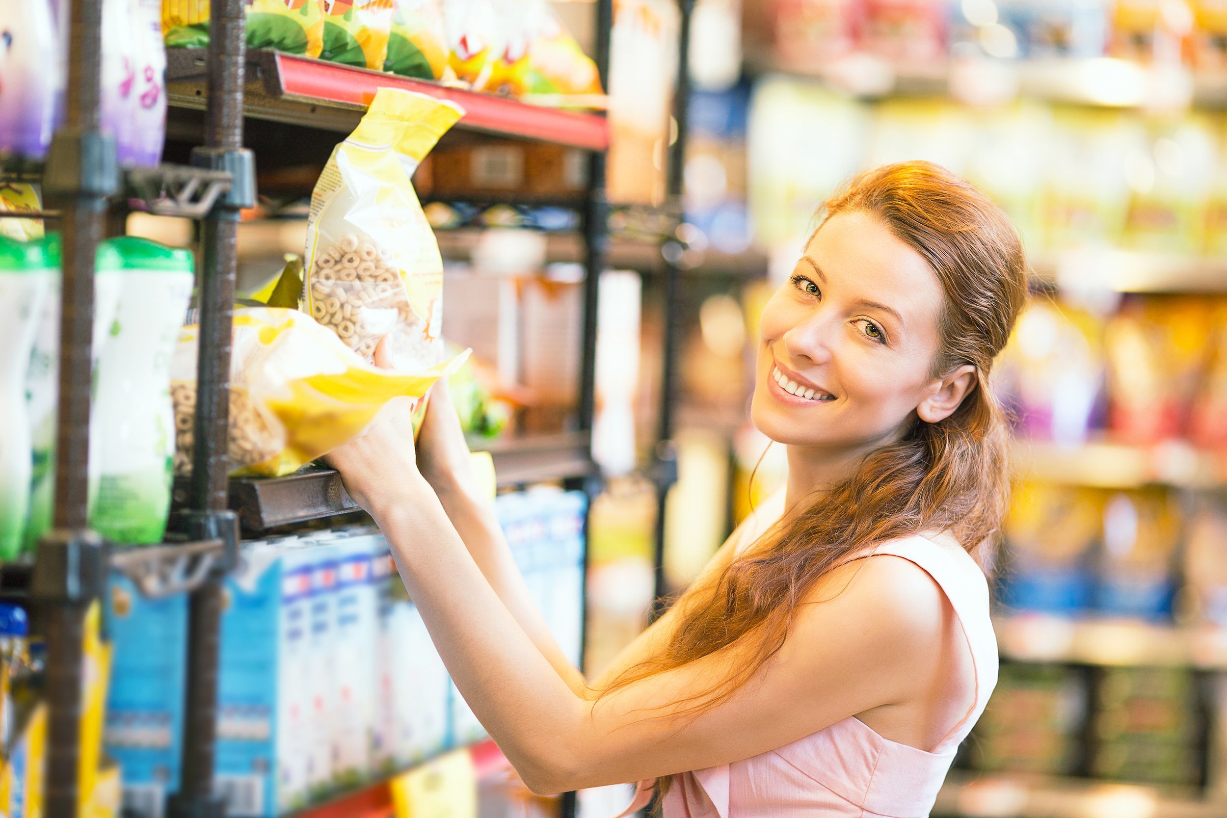 woman buying cereal in grocery store