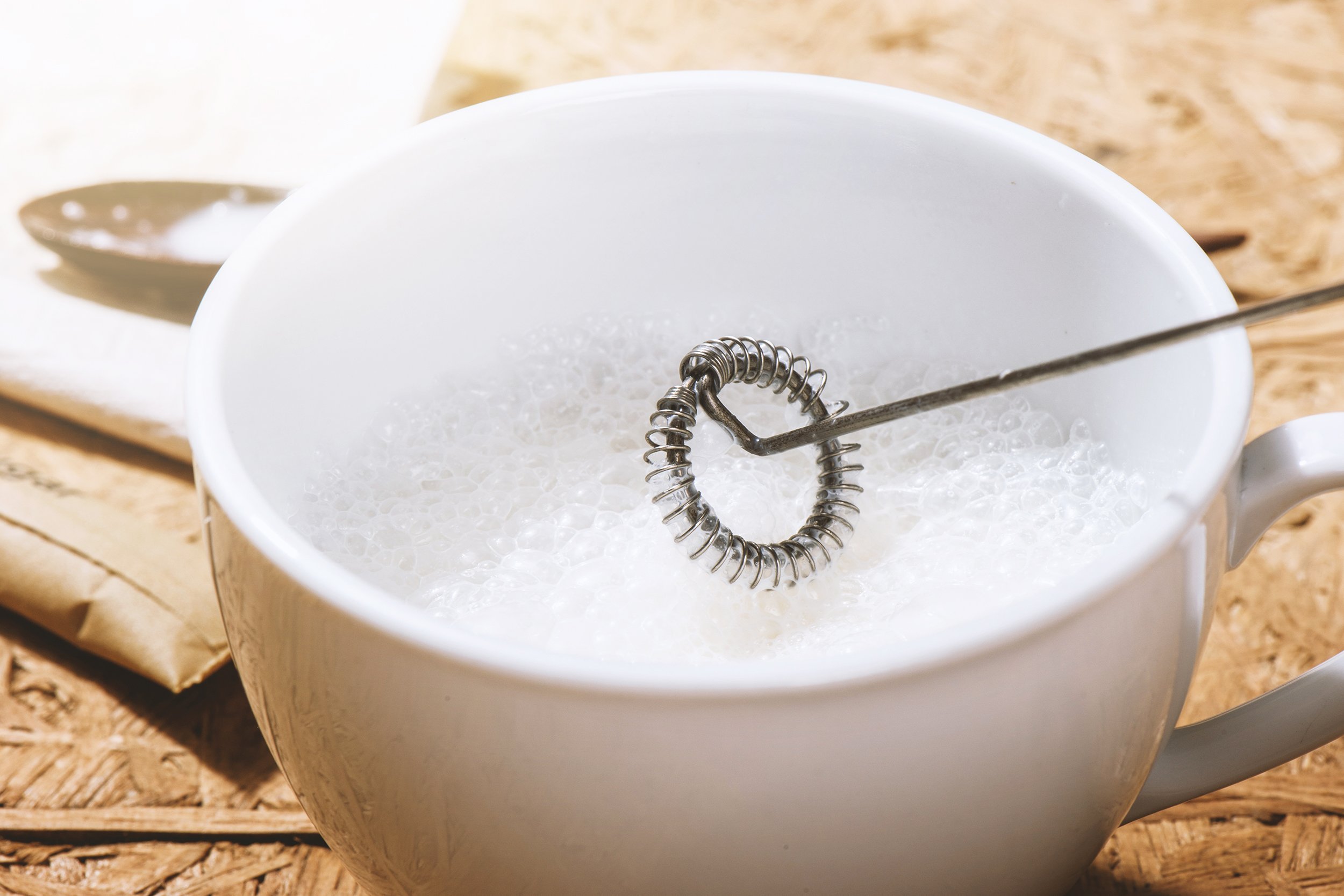 making foamy milk with milk frother