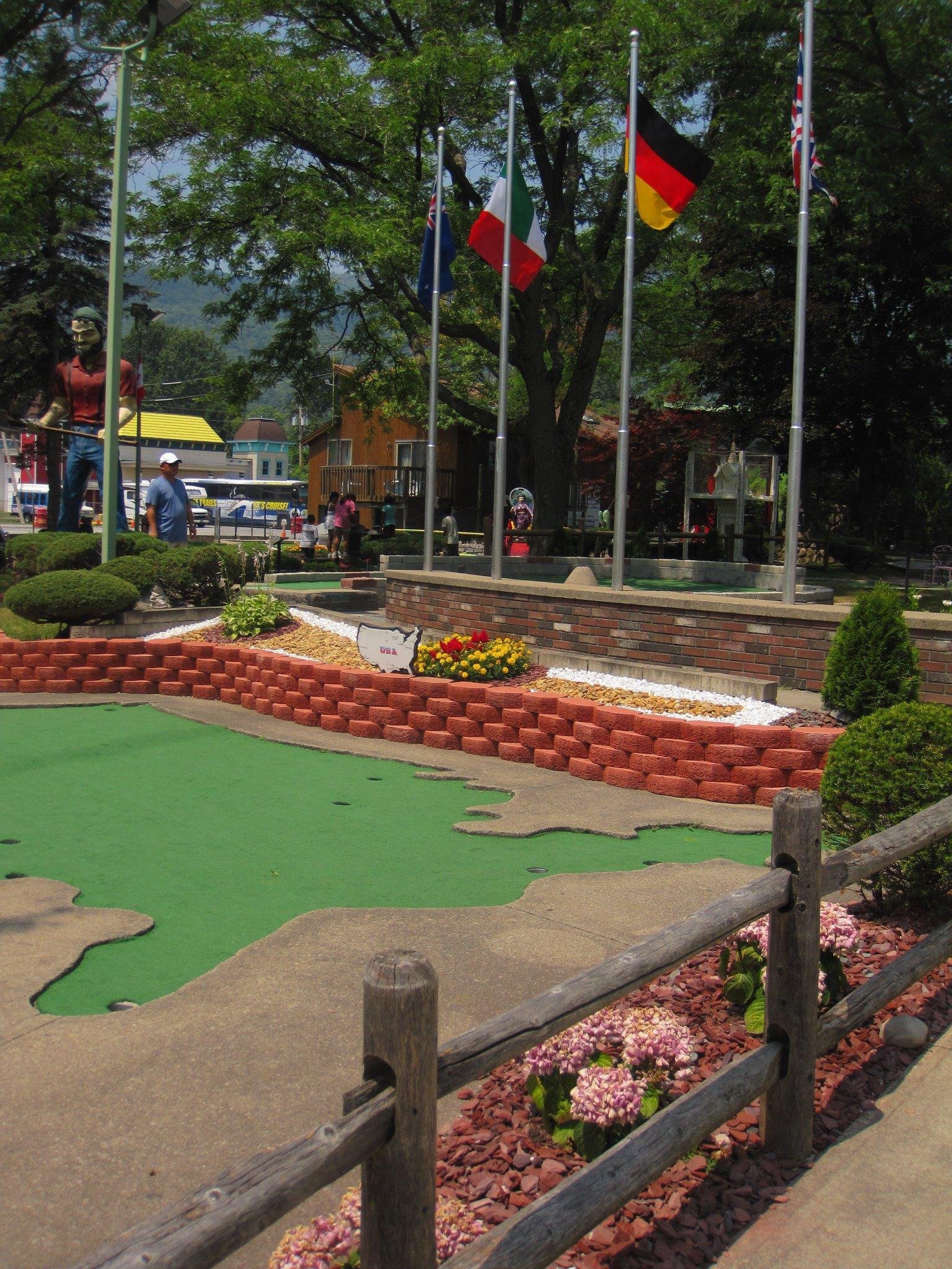 MINIATURE GOLF IN LAKE GEORGE