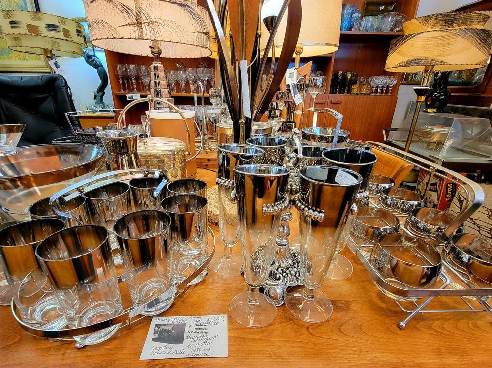 Timeless Antiques & Collectibles, Aurora, Oregon