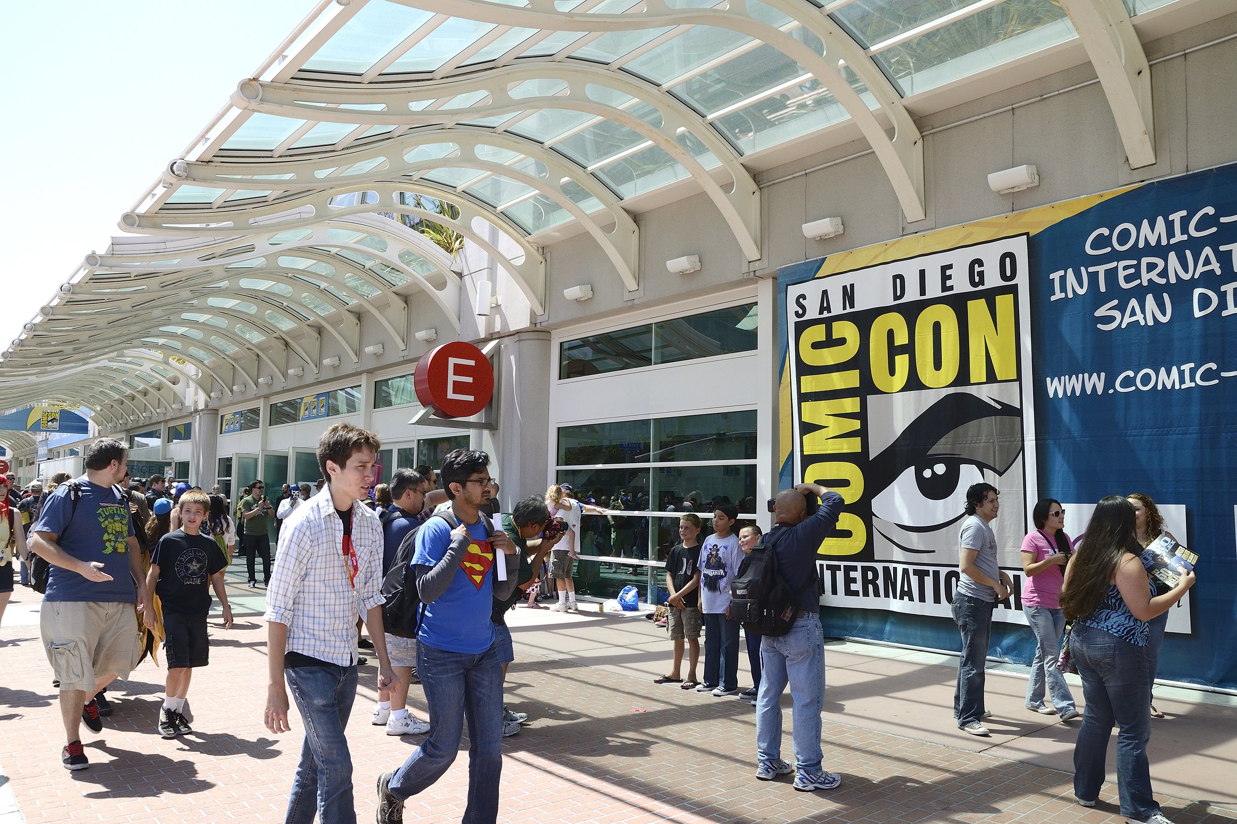 Comic Con attendees arrive at the conference center in San Diego