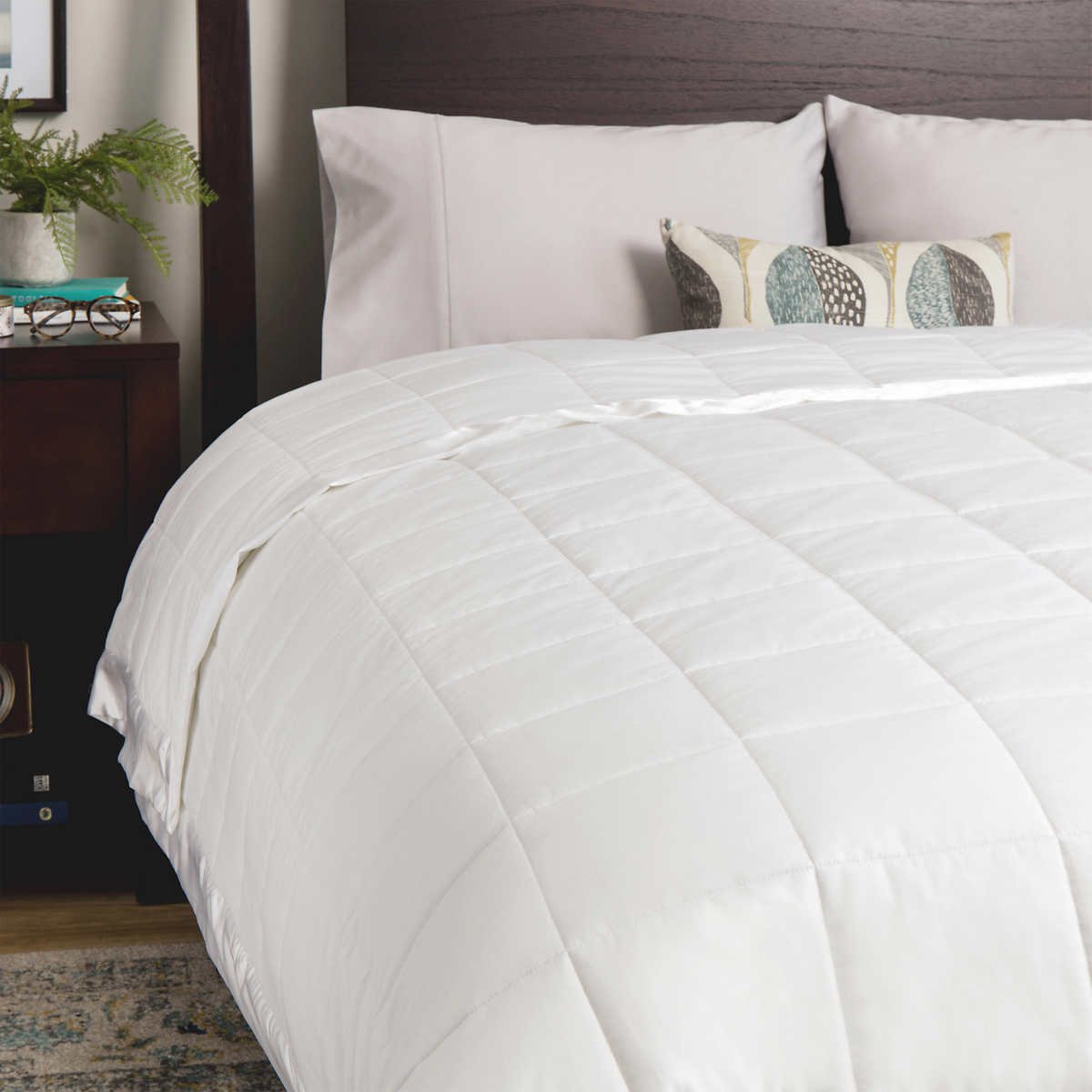 Outlast Temperature-Regulating Blanket