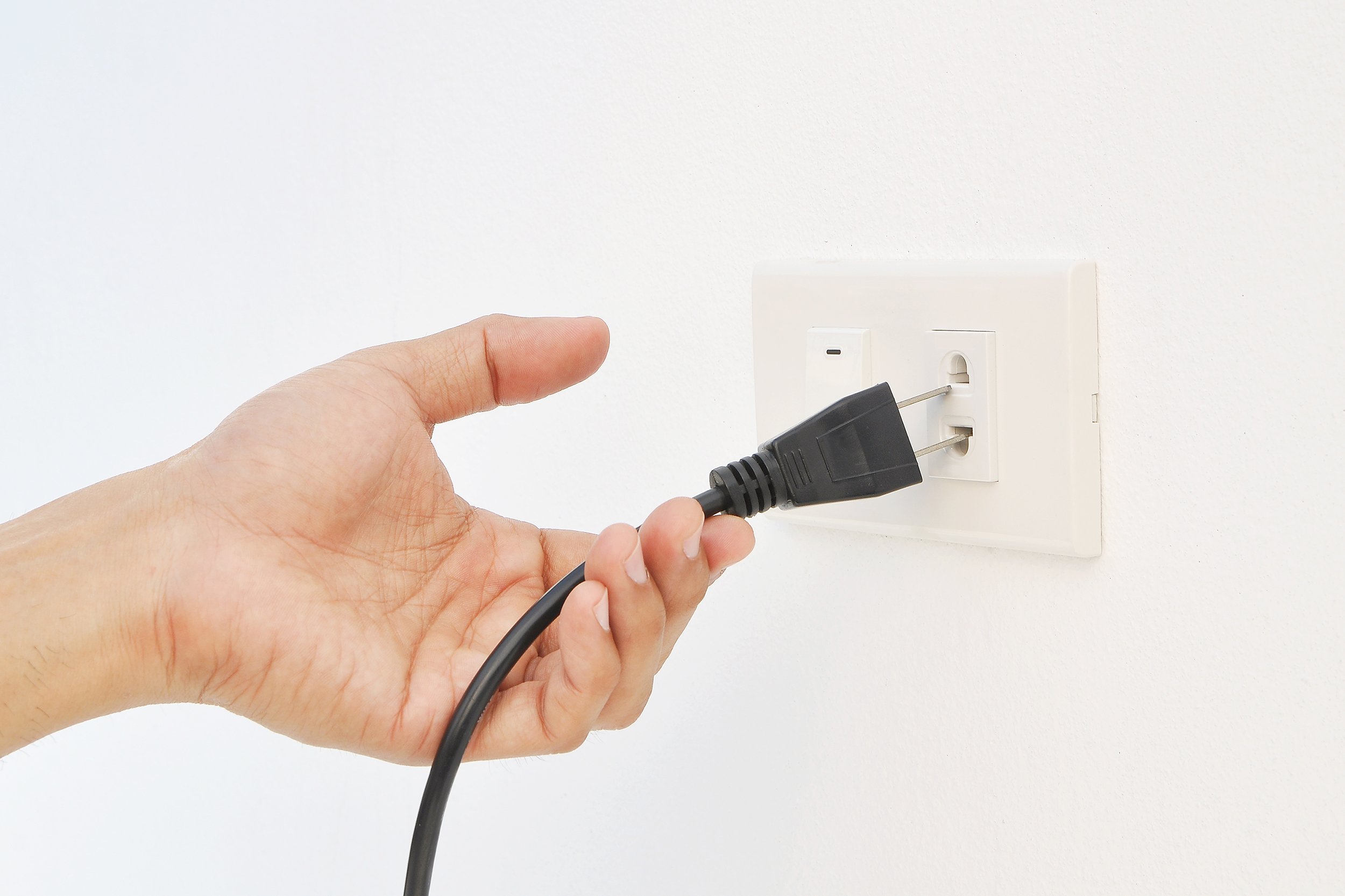 hand unplugging plug