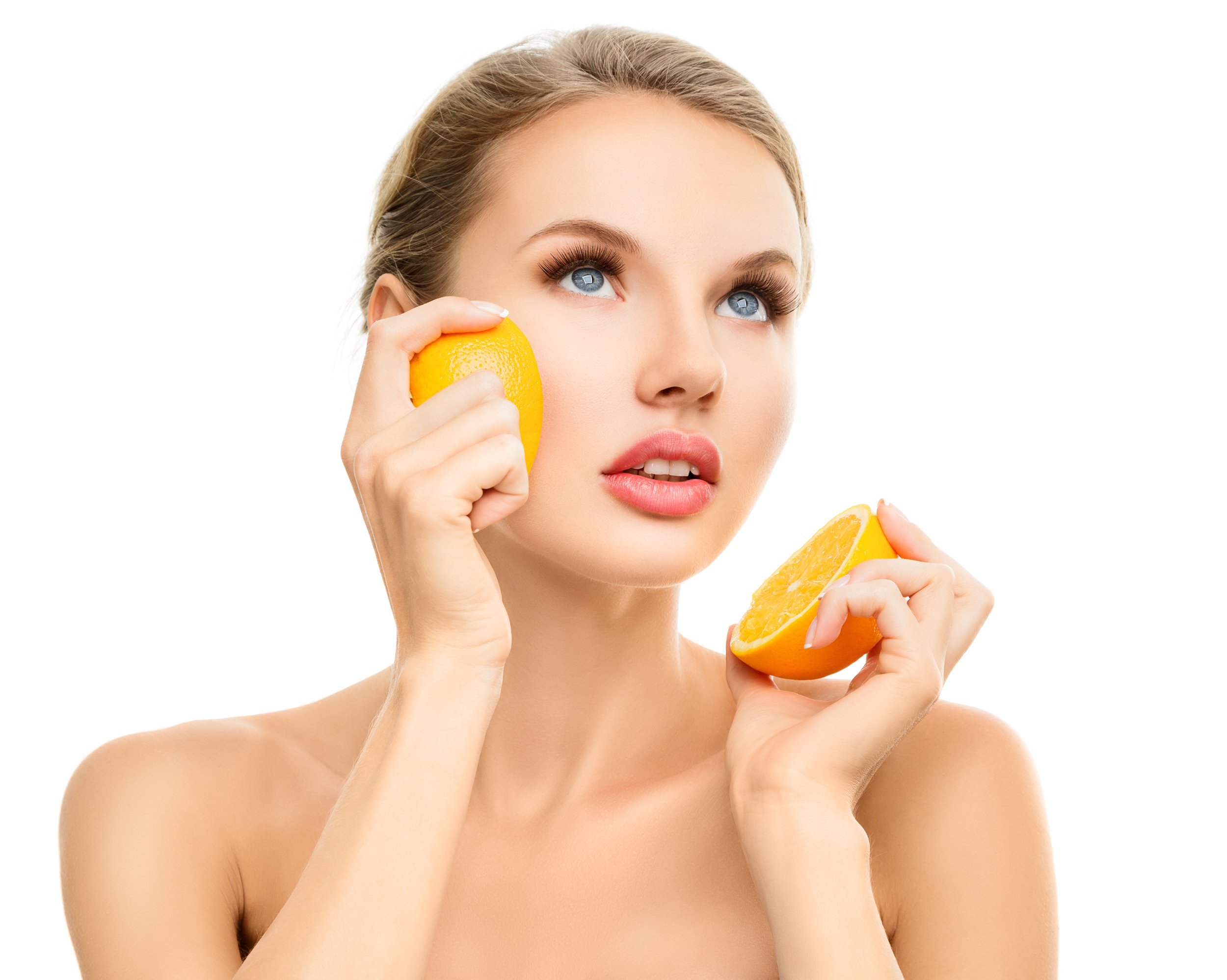 woman with oranges in her hands