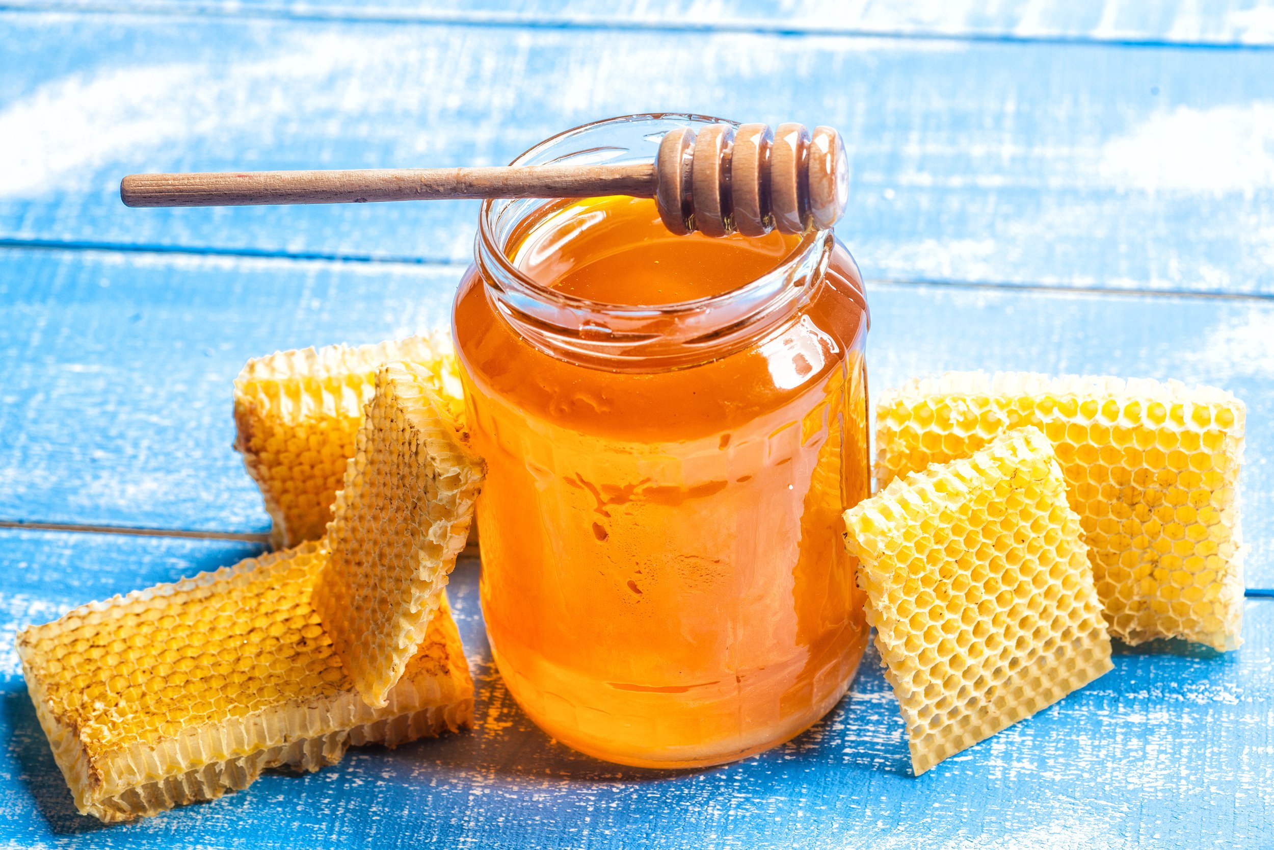 Honeycomb and honey in a jar