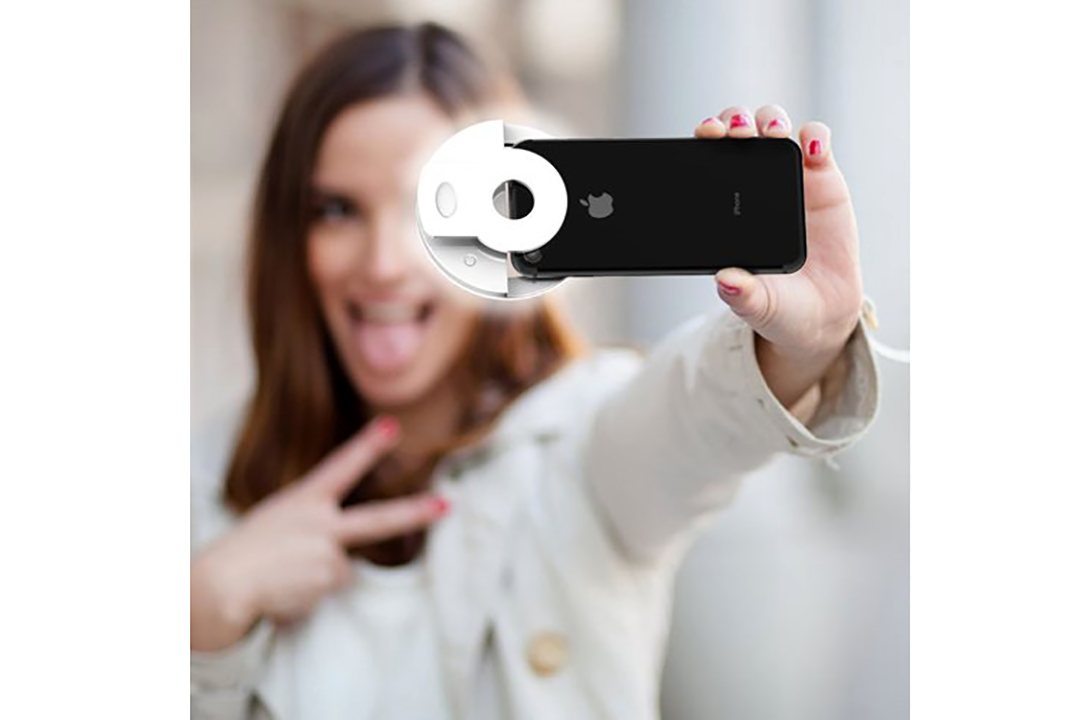 Ring light on a phone