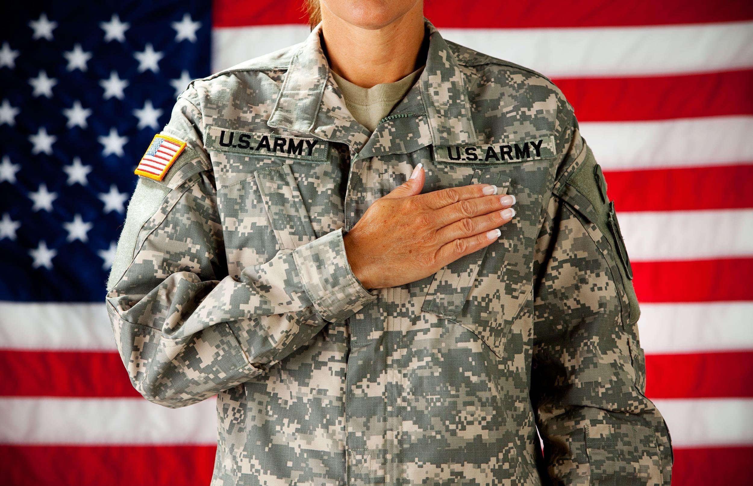 army woman pledging allegiance