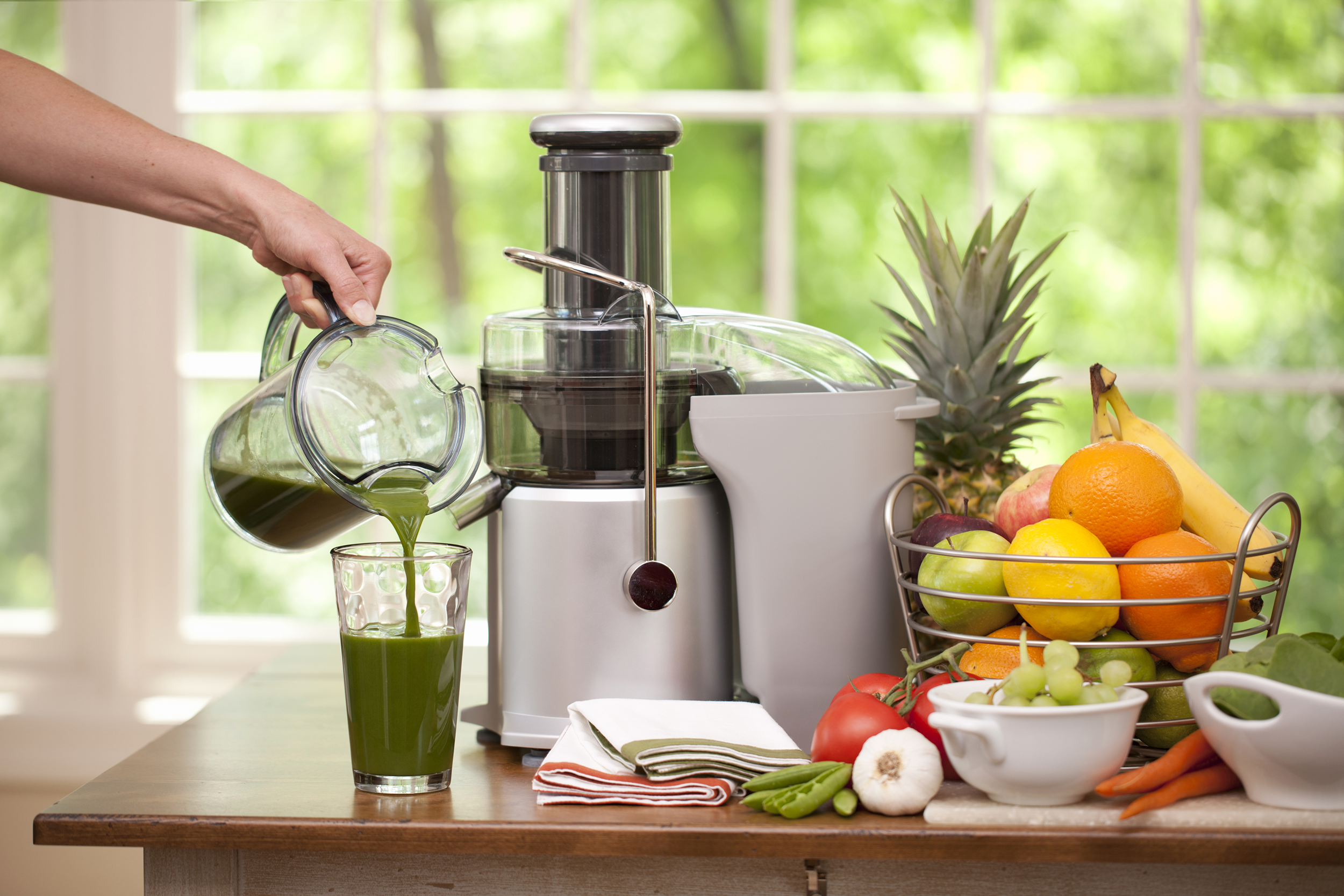 Making a green juice with a juicer