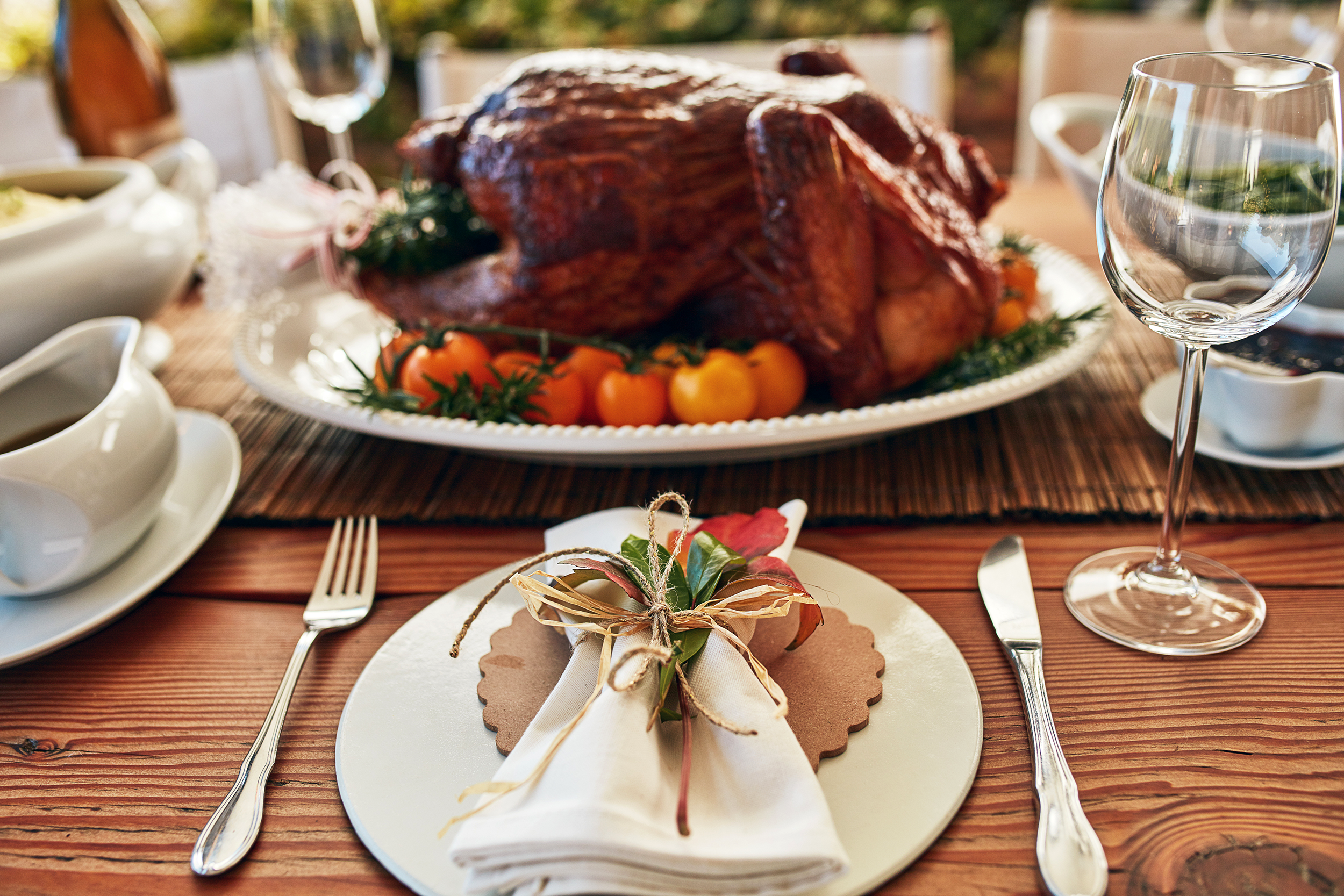 Thanksgiving table with a turkey