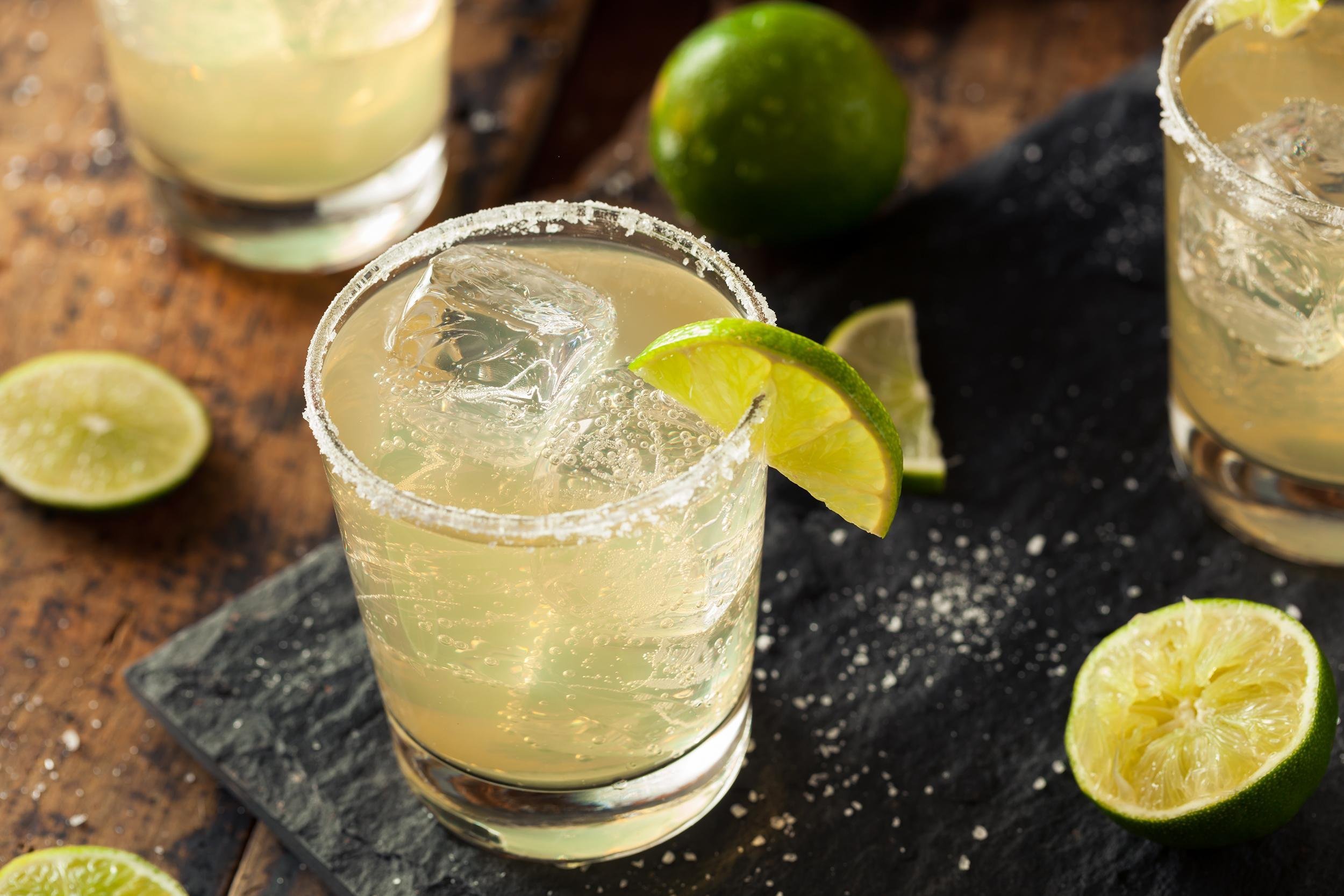 classic margarita drink with lime and salt