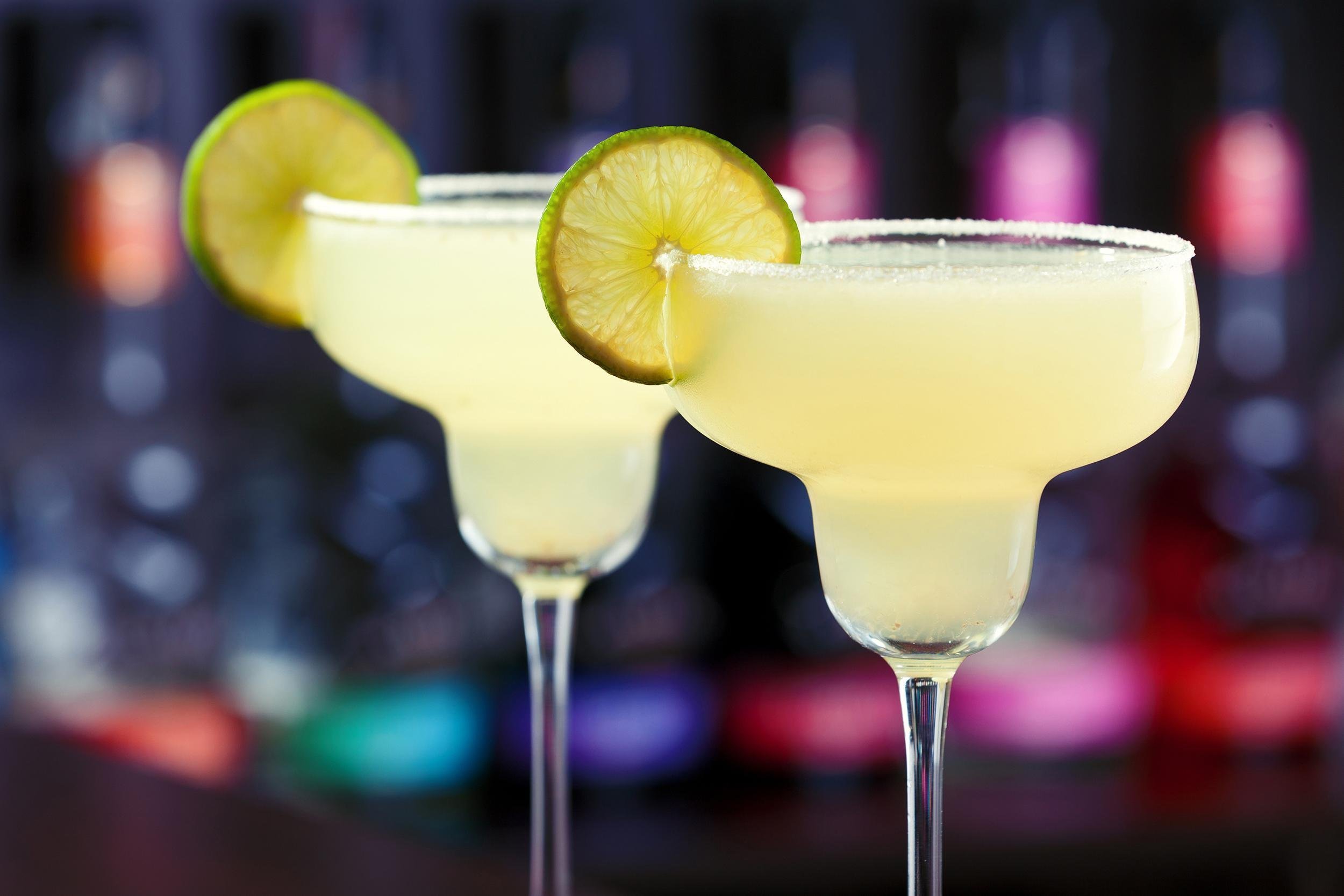margarita cocktails on a bar counter