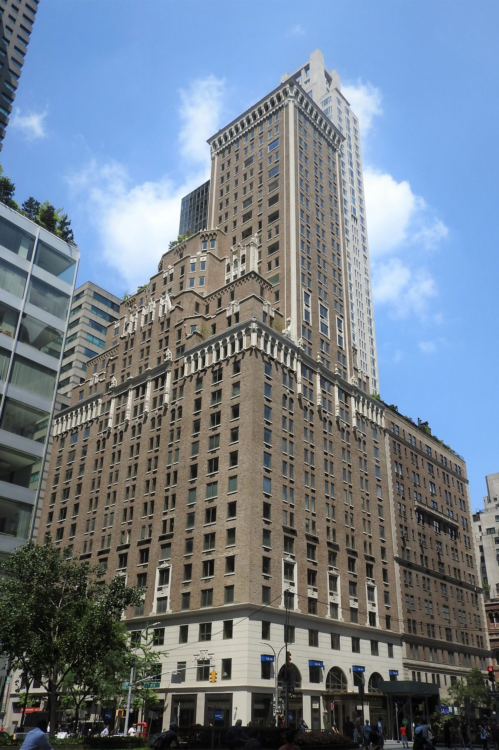 Looking north across Park Avenue on a mostly sunny midday
