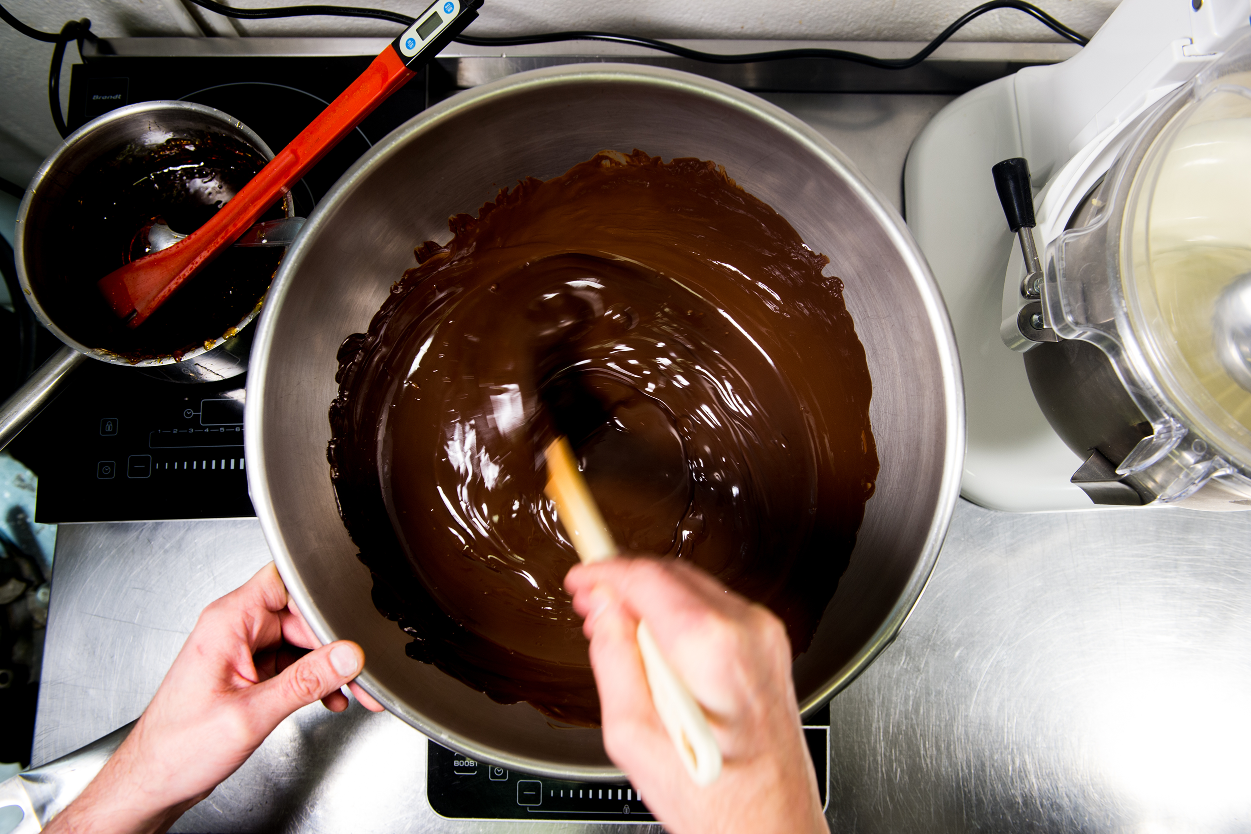 Tempering chocolate