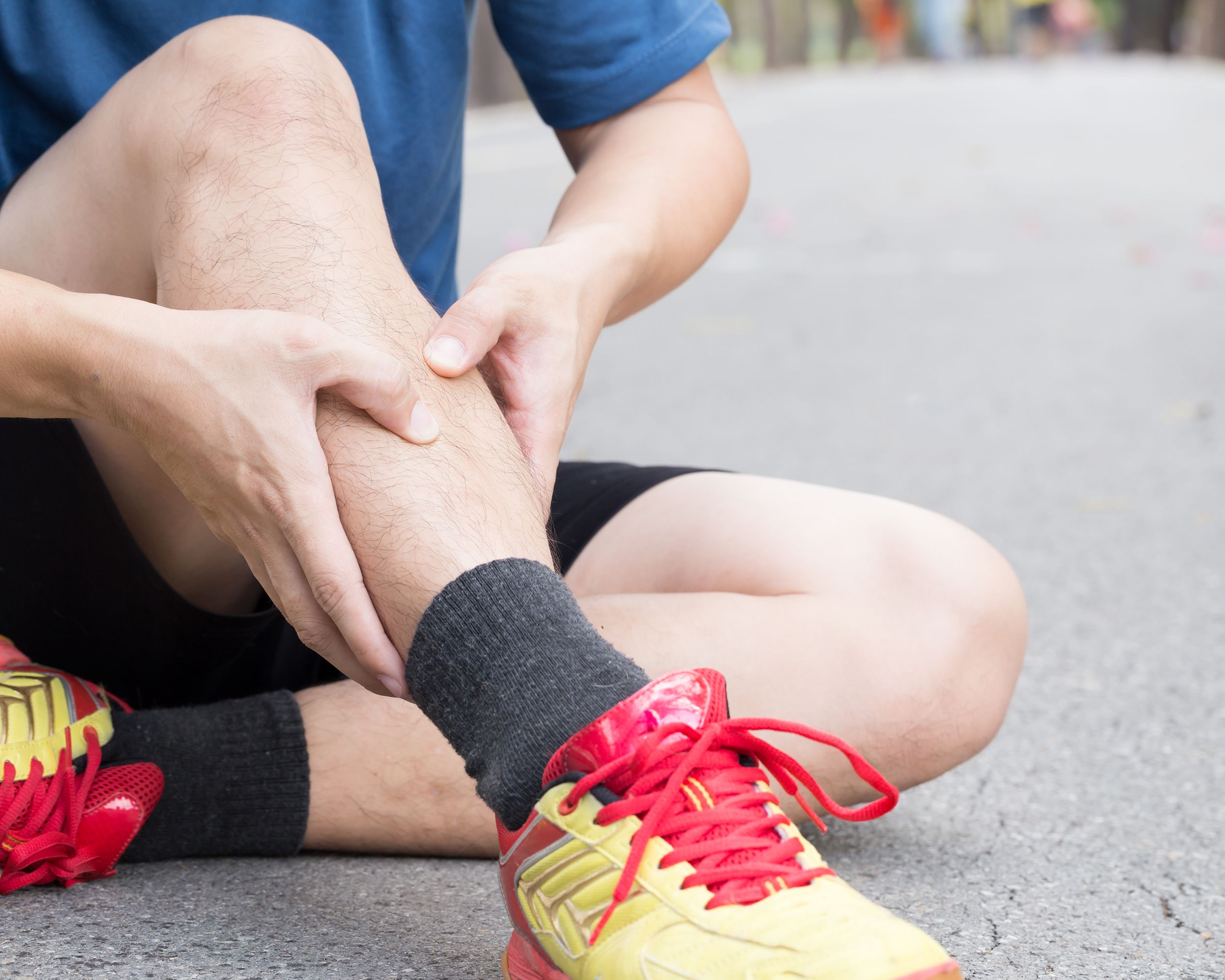 runner man with shin bone injury from running