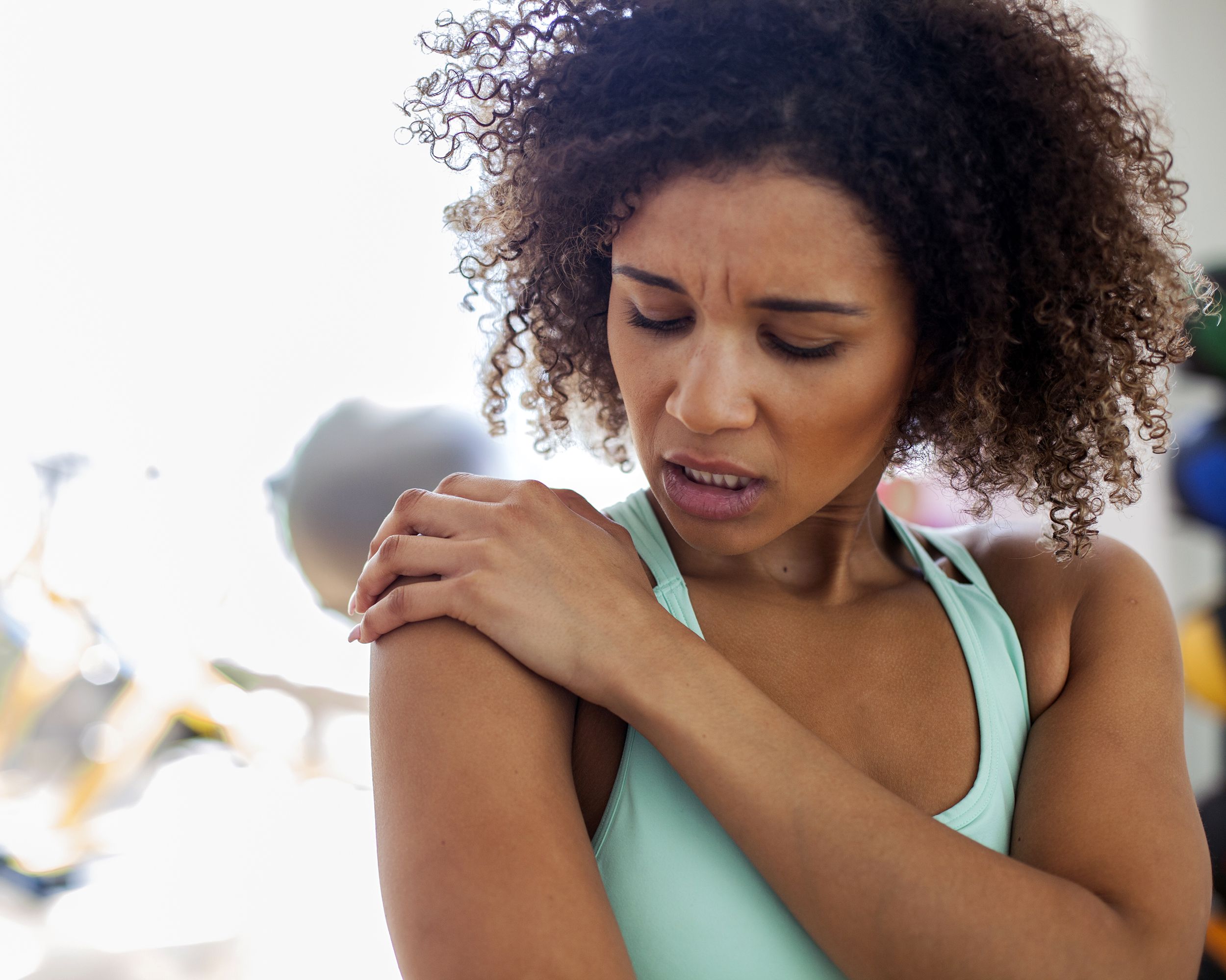 woman at the gym experiencing pain