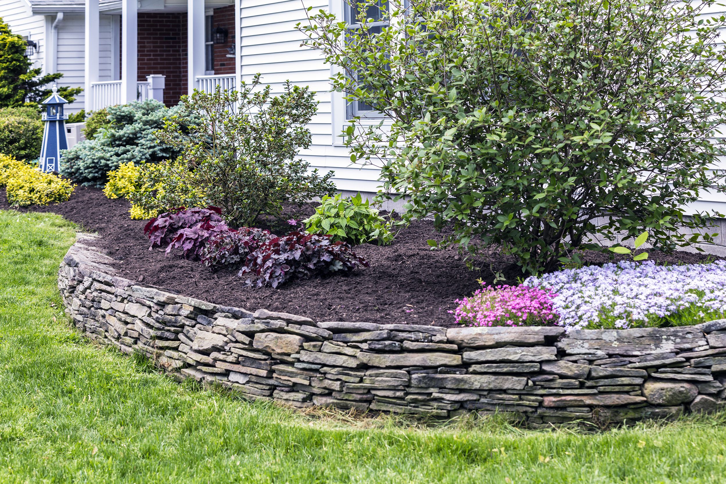 house with mulch border