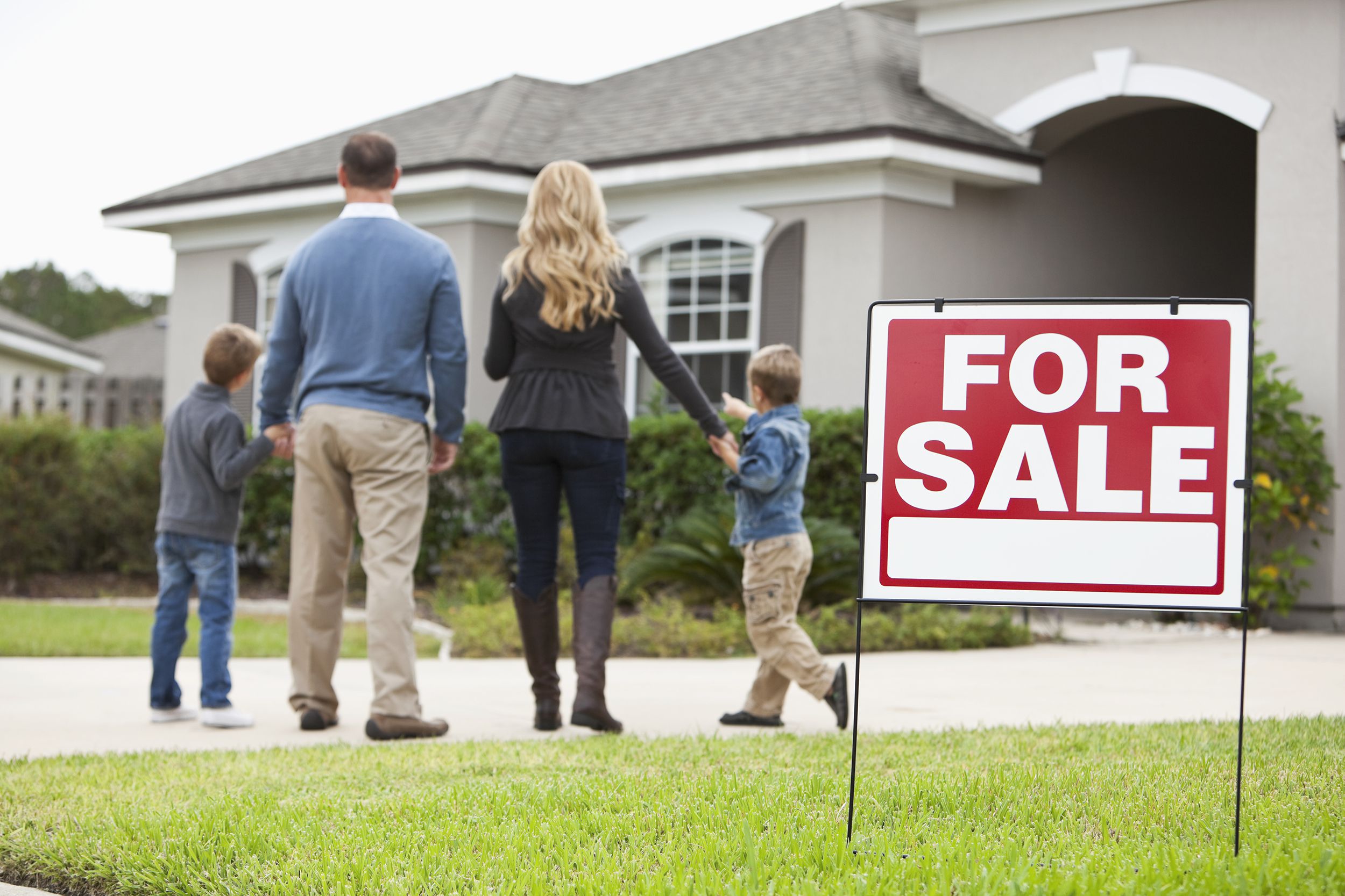 family looking at house for sale