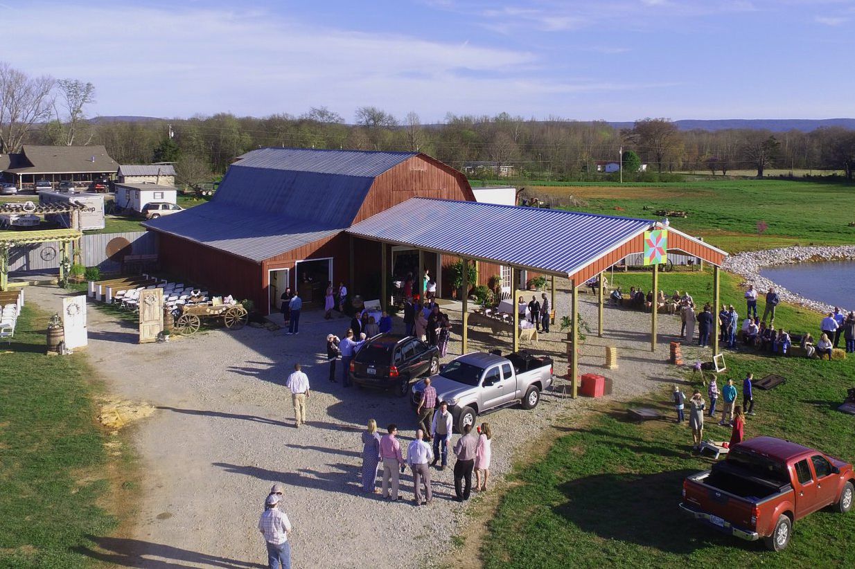 barn wedding in Hillsboro, Tennessee