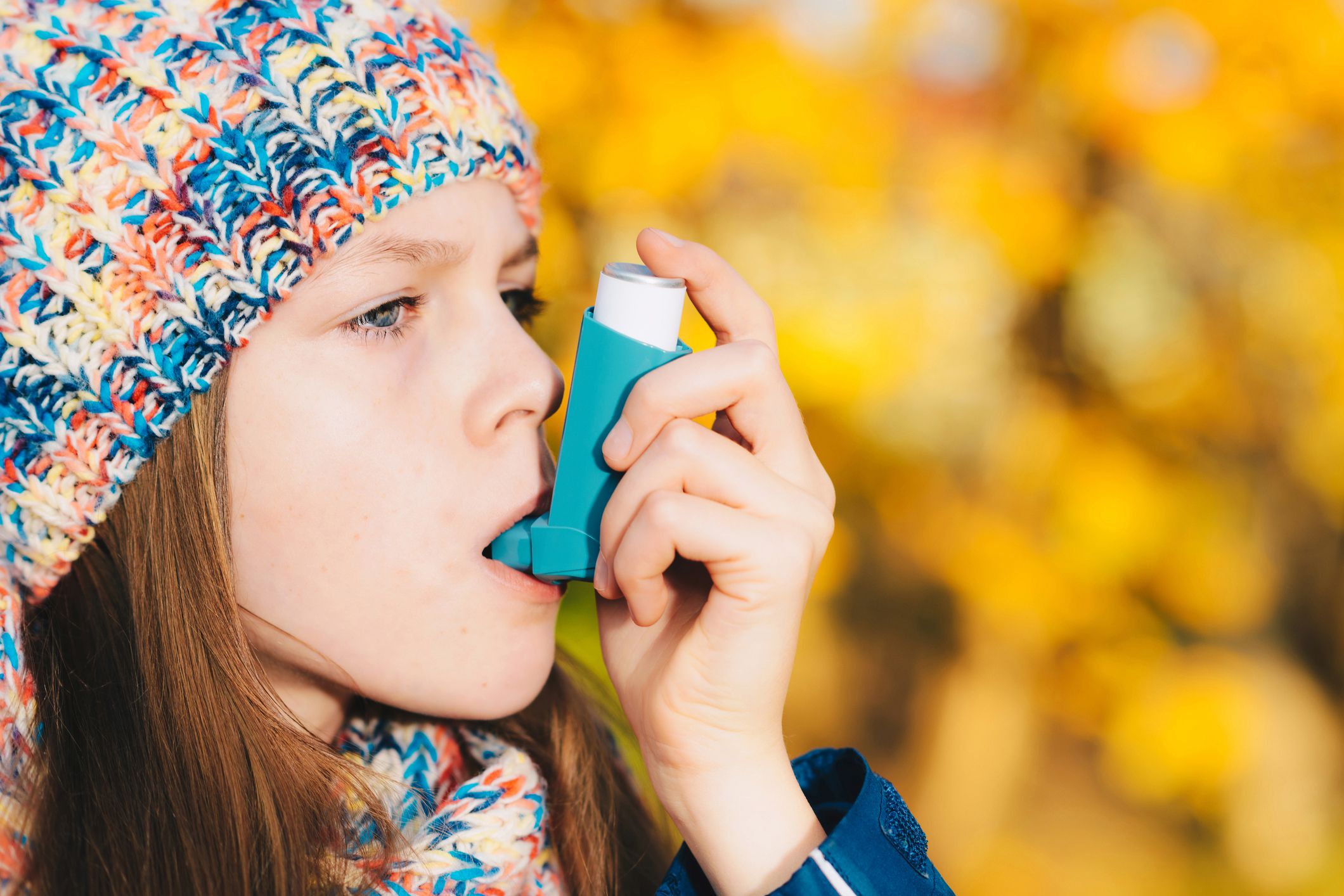 girl using inhaler