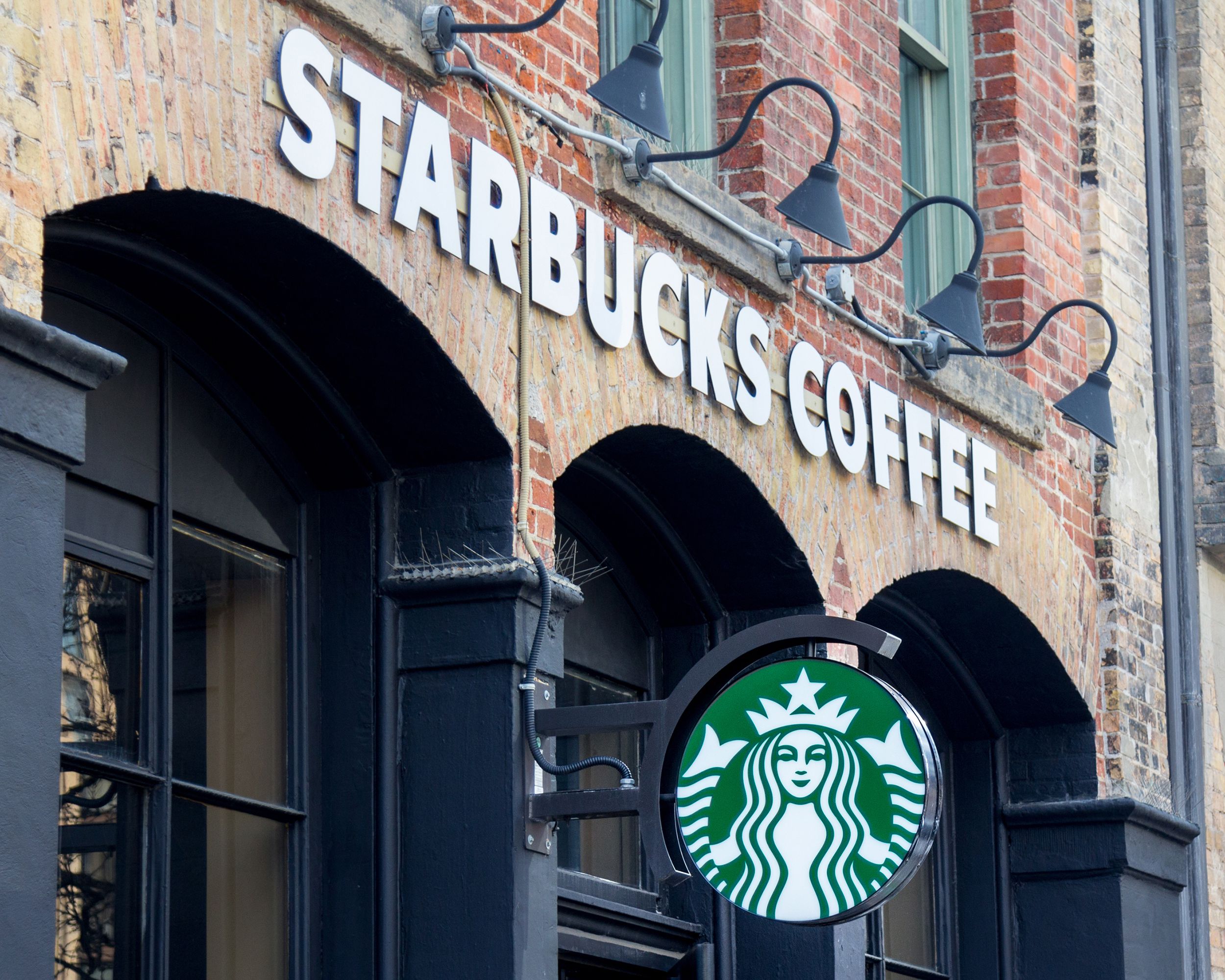 starbucks exterior in toronto
