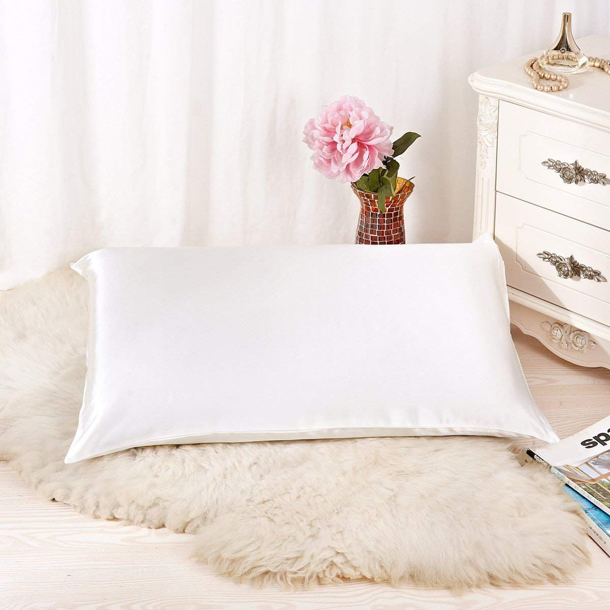 ALASKA BEAR - Natural Silk Pillowcase