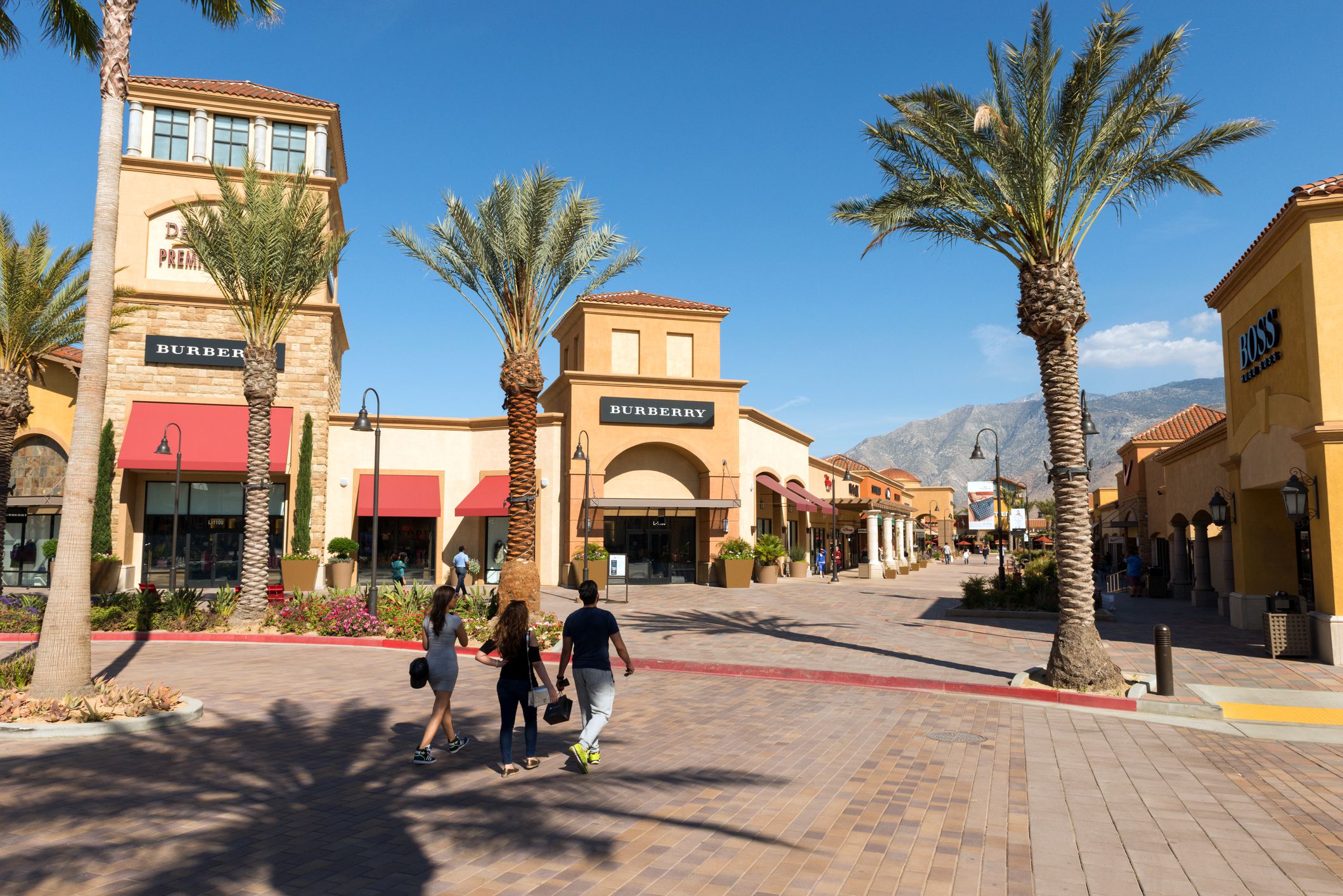 people entering desert hills premium outlets