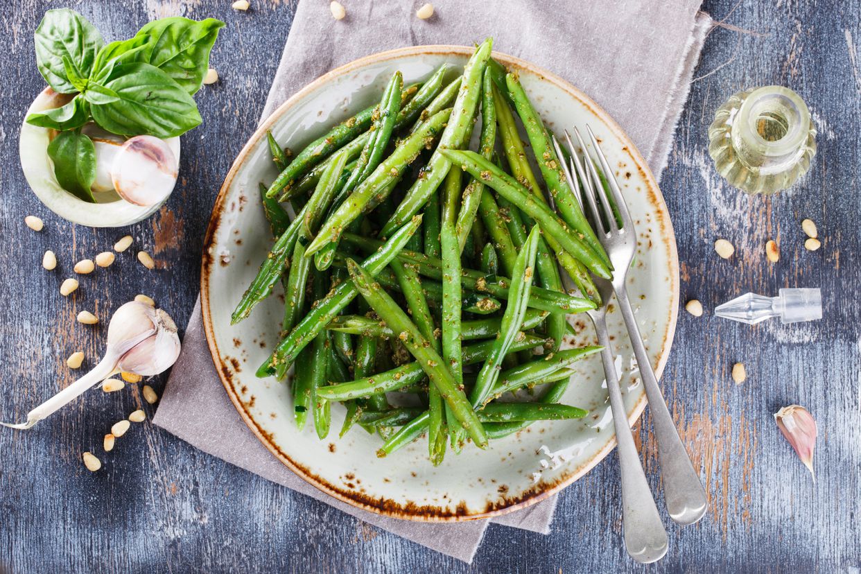 green beans in pesto sauce
