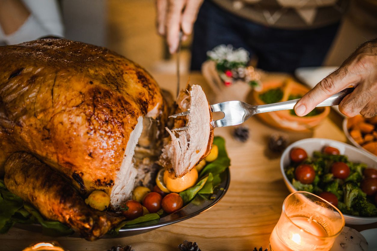 hands cutting turkey