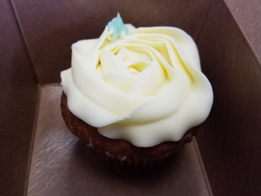 Vanilla, Lilikoi, and Strawberry Cupcake, Maui Sugar Shop, Lahaina, Hawaii