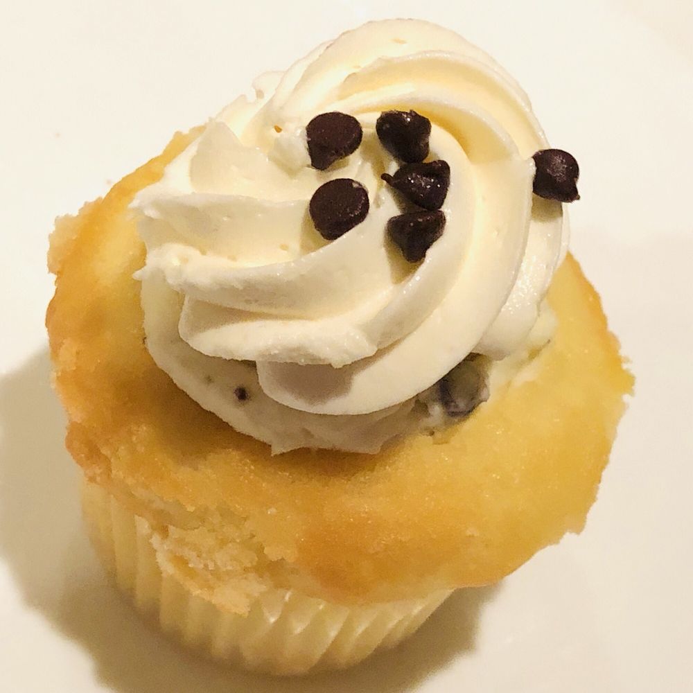 Cannoli Cupcake, Sugar Cupcakery and Bakery, East Haven, Connecticut