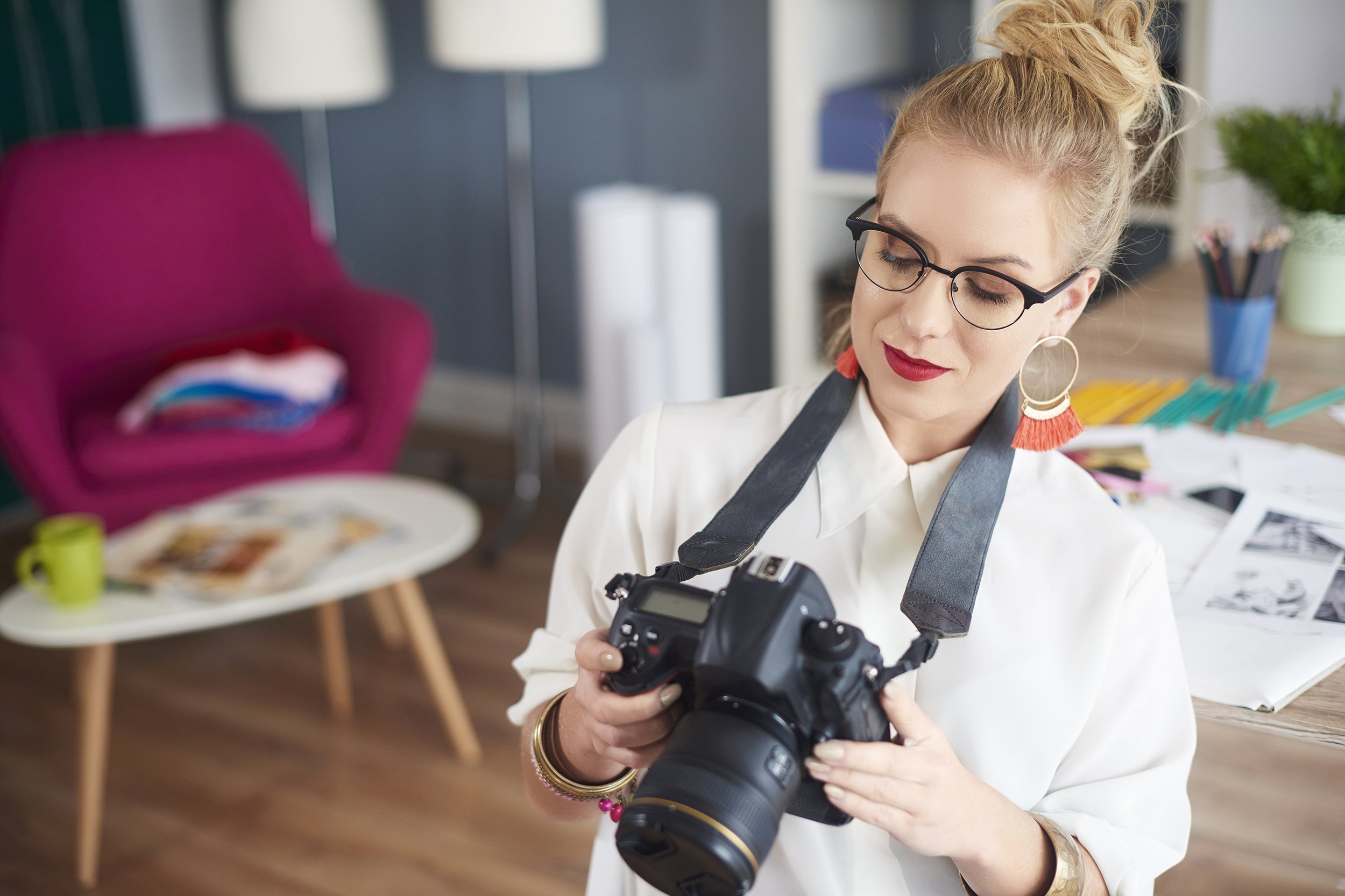 woman doing the selection of best photos in home