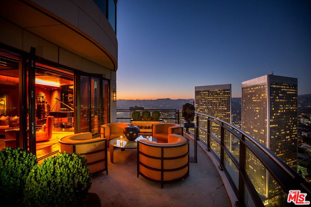 $29.9 Million Condo in Los Angeles
