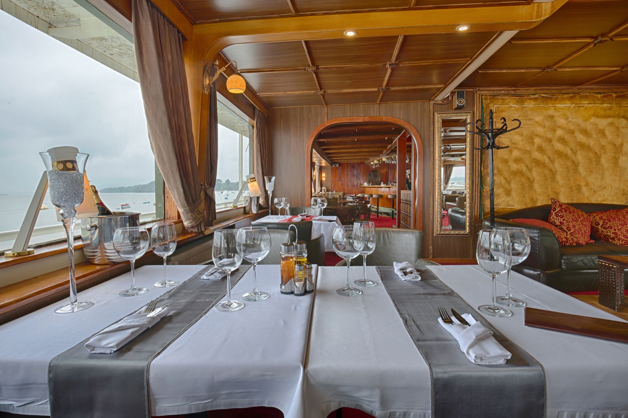 luxury cruise restaurant