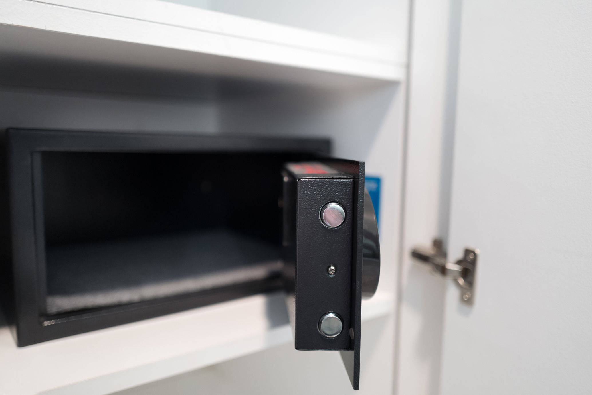 hotel room safe open