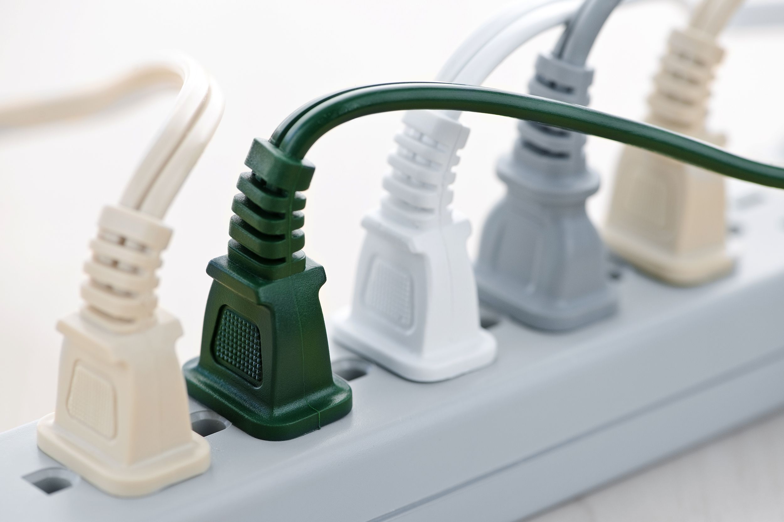 five wires plugged into electric power bar