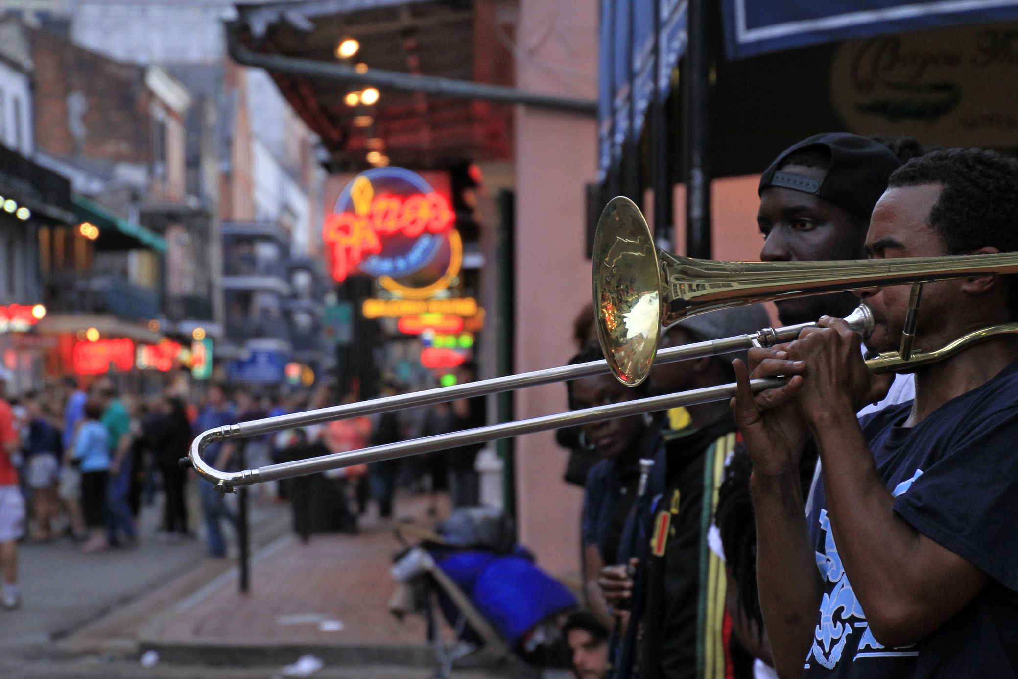 jazz musicians performing in french quarter of new orleans