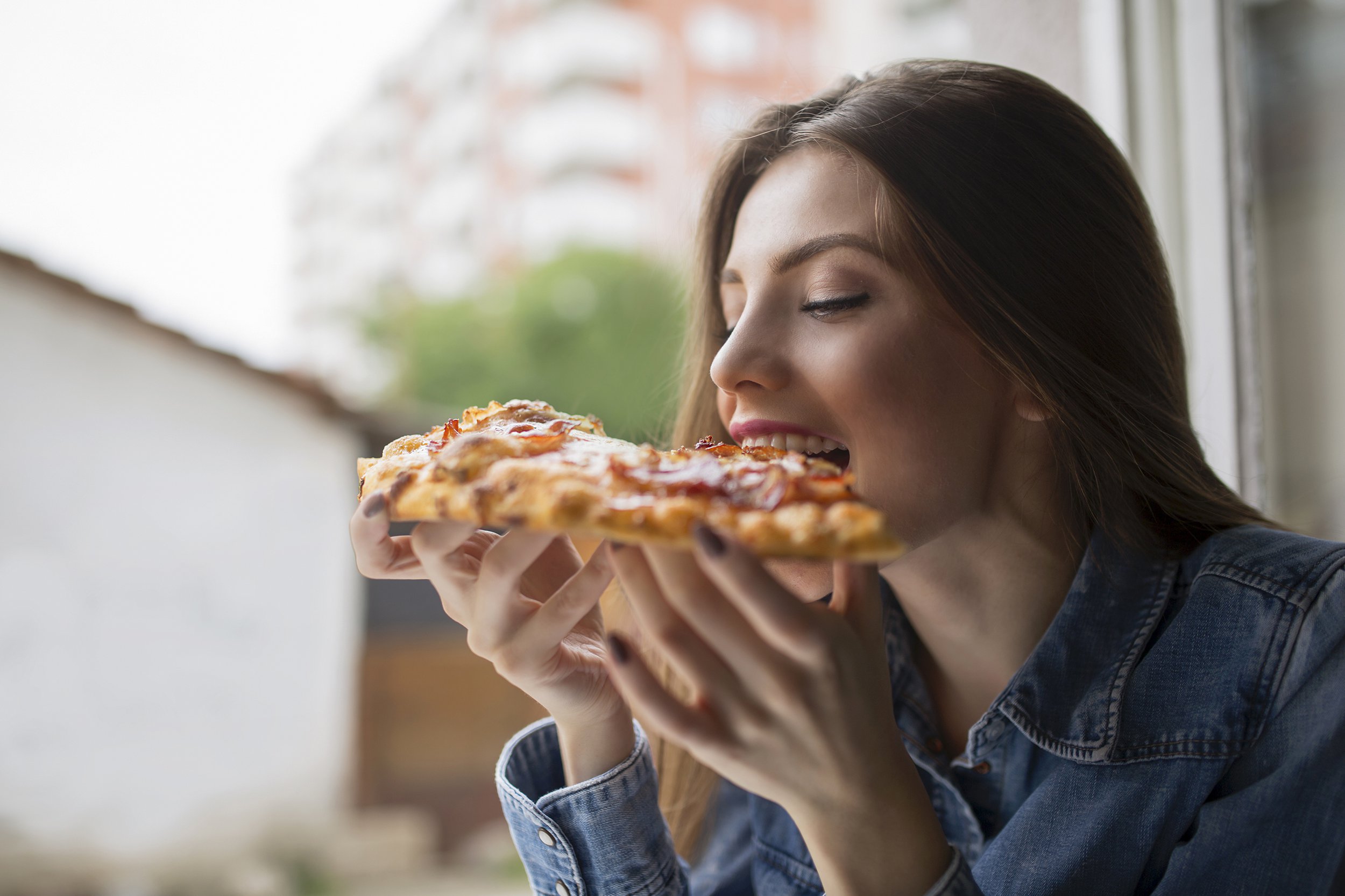 woman eating pizza