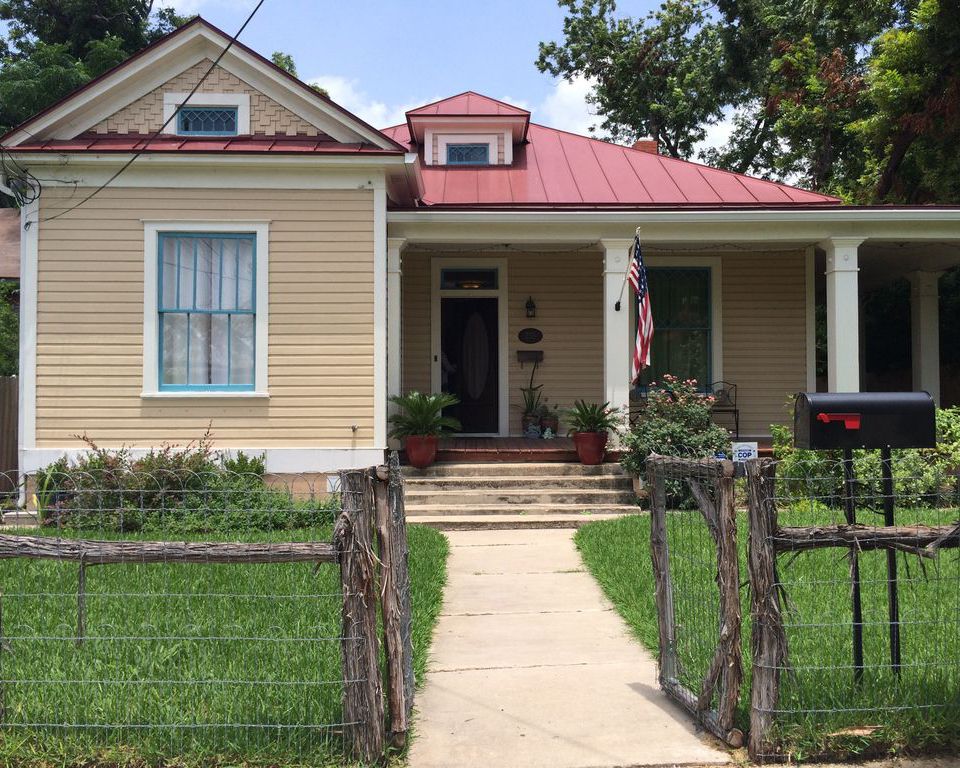 Charming Bungalow with Country Porch, San Antonio, Texas