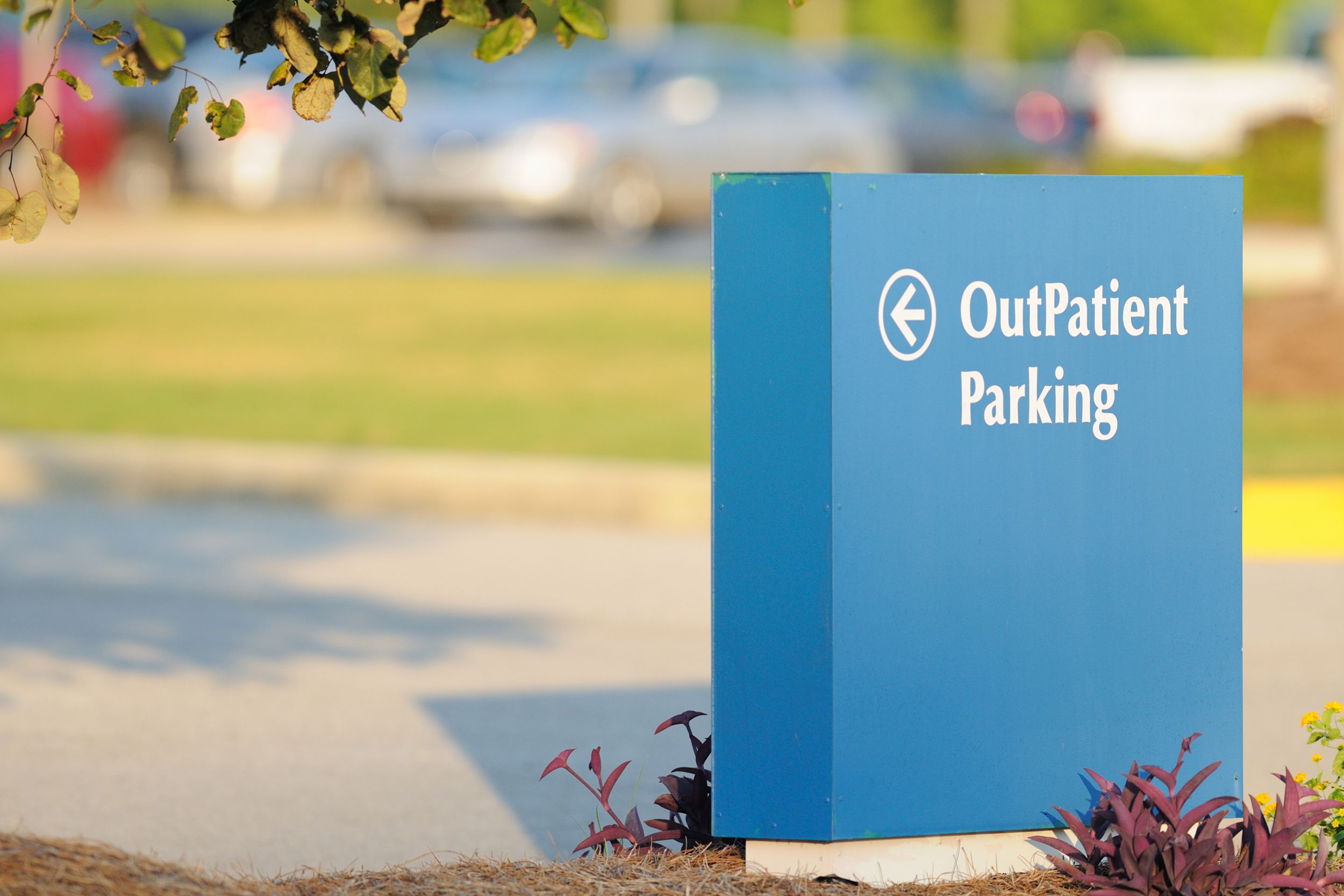 hospital outpatient sign for parking