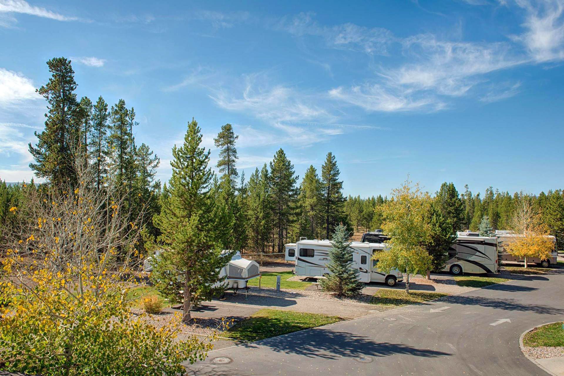 rv parking area at yellowstone grizzly rv park