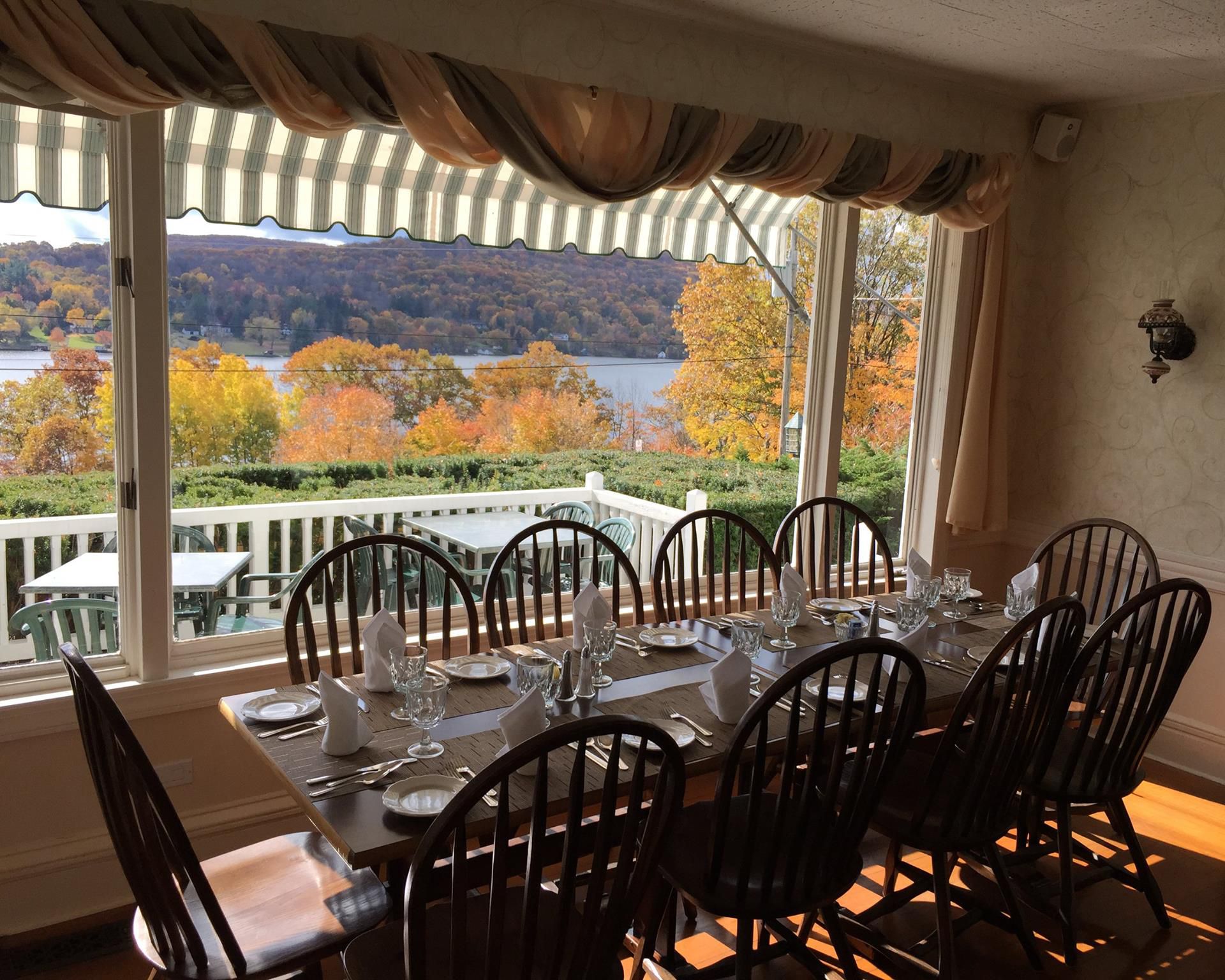 Hopkins Inn and Restaurant in Warren, Connecticut