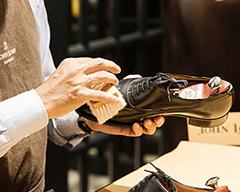 Shoe-Shining and Sushi, Japan Airlines