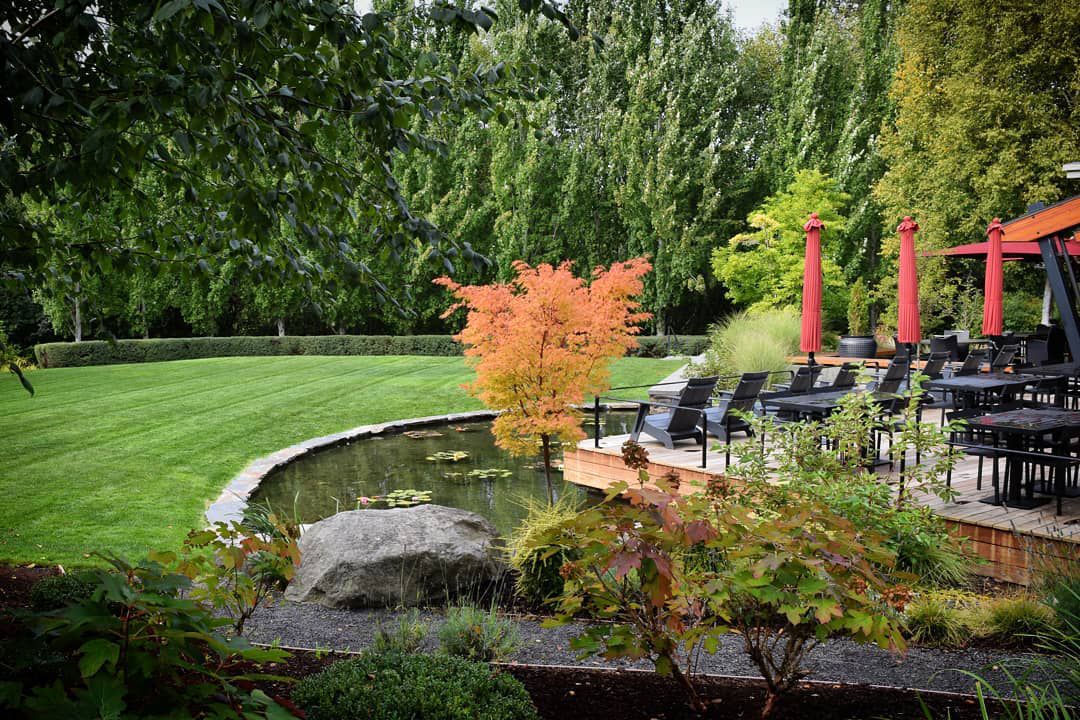 Copper Leaf Bar & Terrace at Cedarbrook Lodge