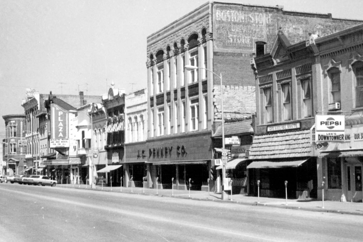 Plaza Cinema in Ottawa, Kansas in 1971