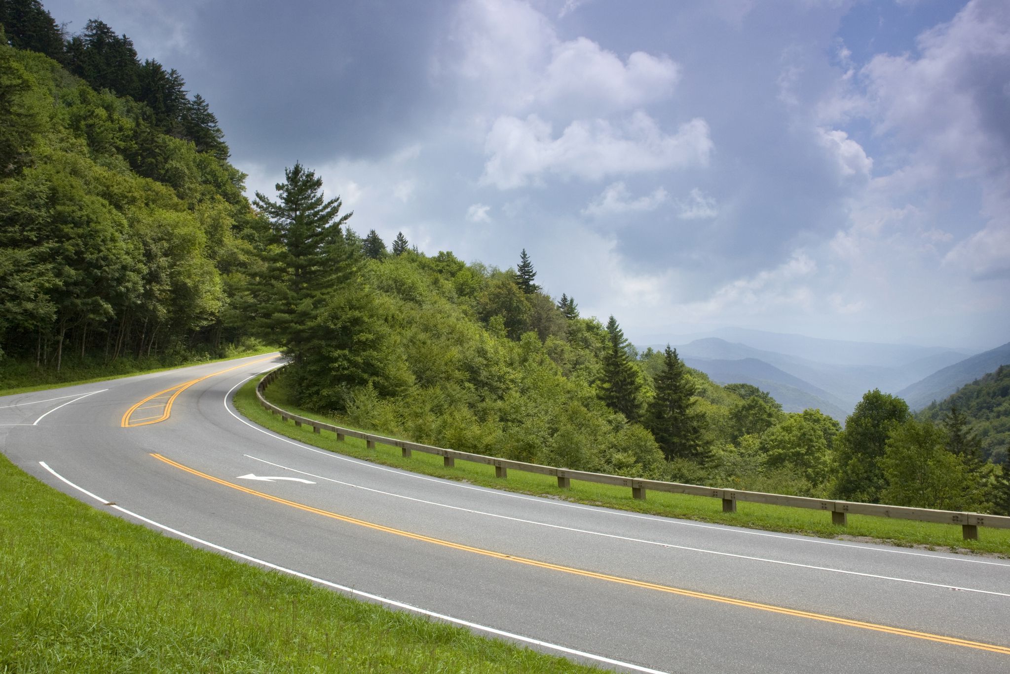 Tennessee road curving through lush mountains