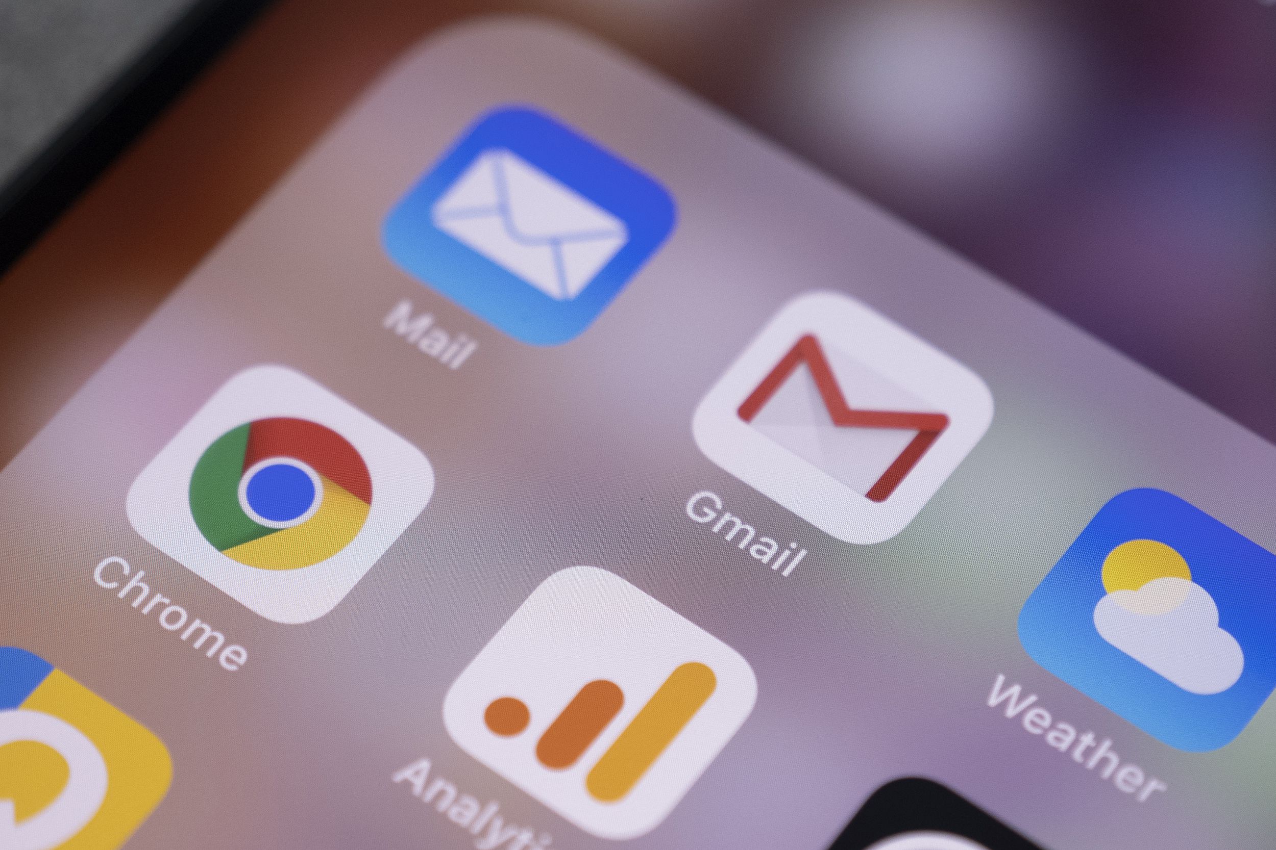 Google apps on Apple iPhone XS display