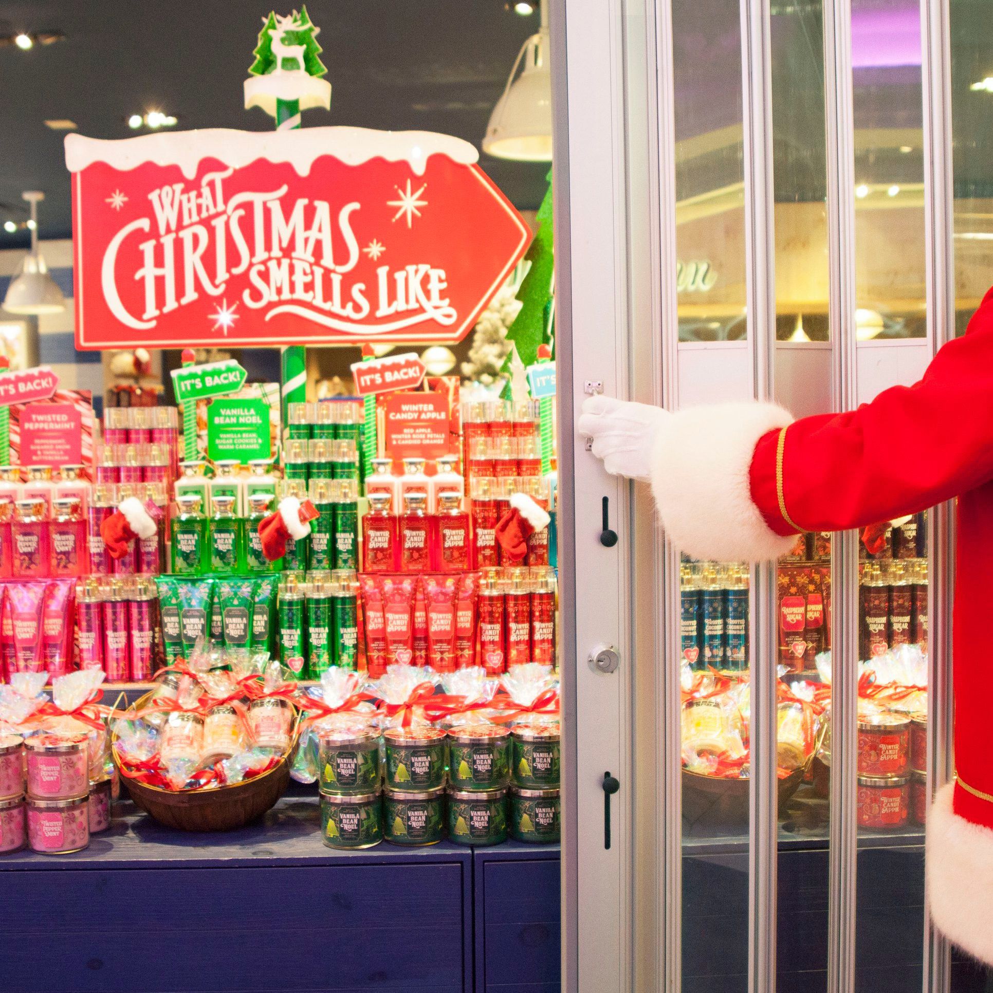 bath & body works christmas display
