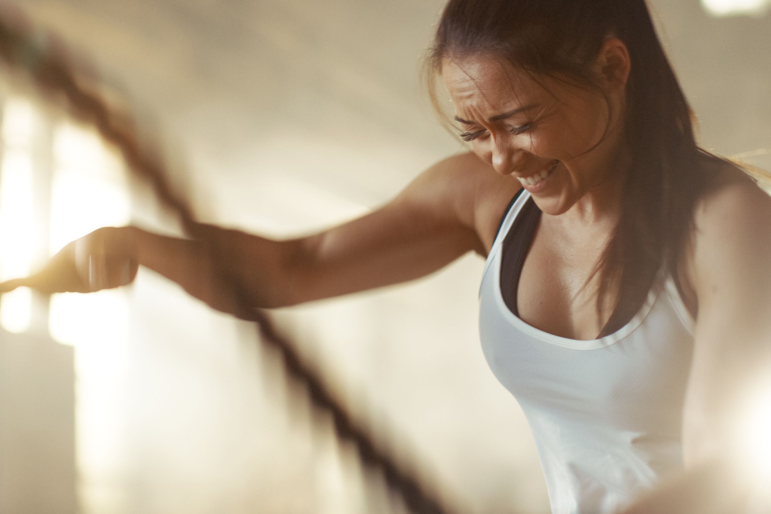 woman doing high-intensity interval training in gym