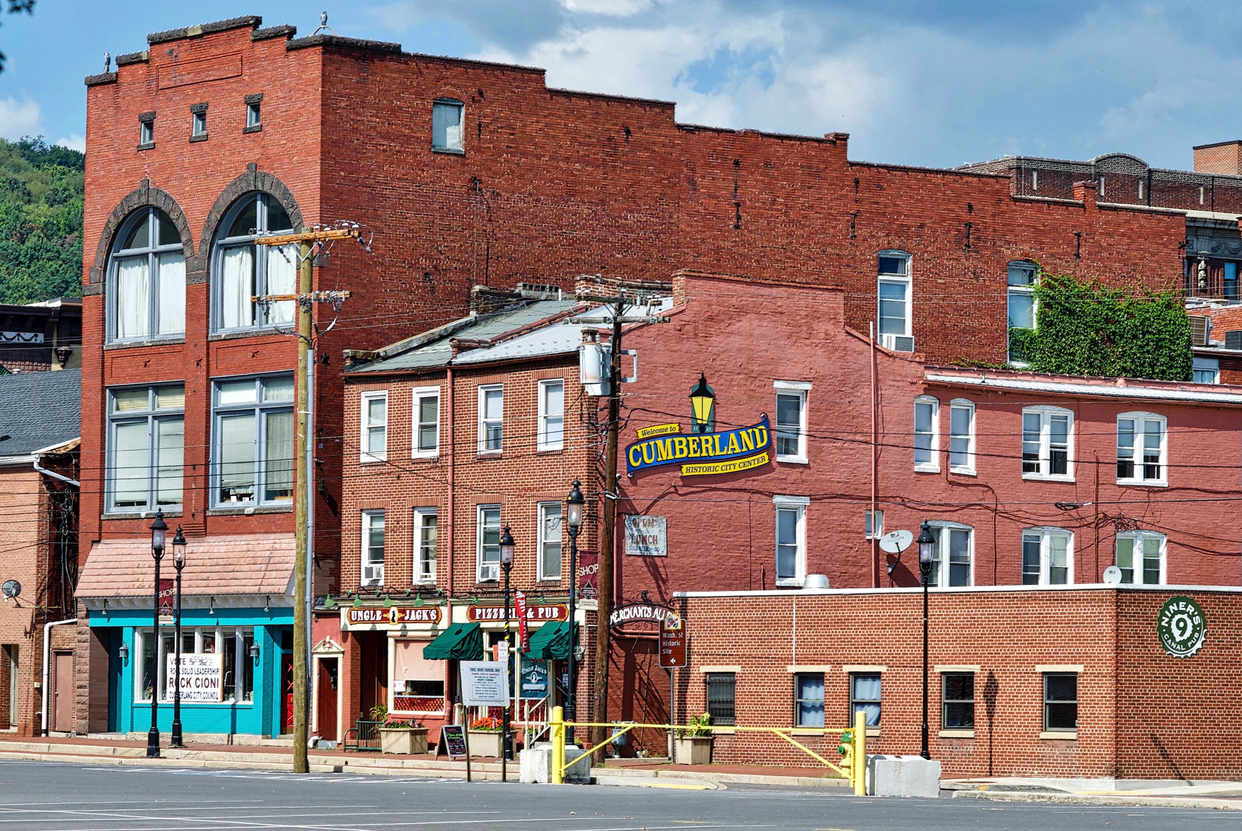sign welcomes visitors to the historic City Center in downtown Cumberland on a sunny autumn day