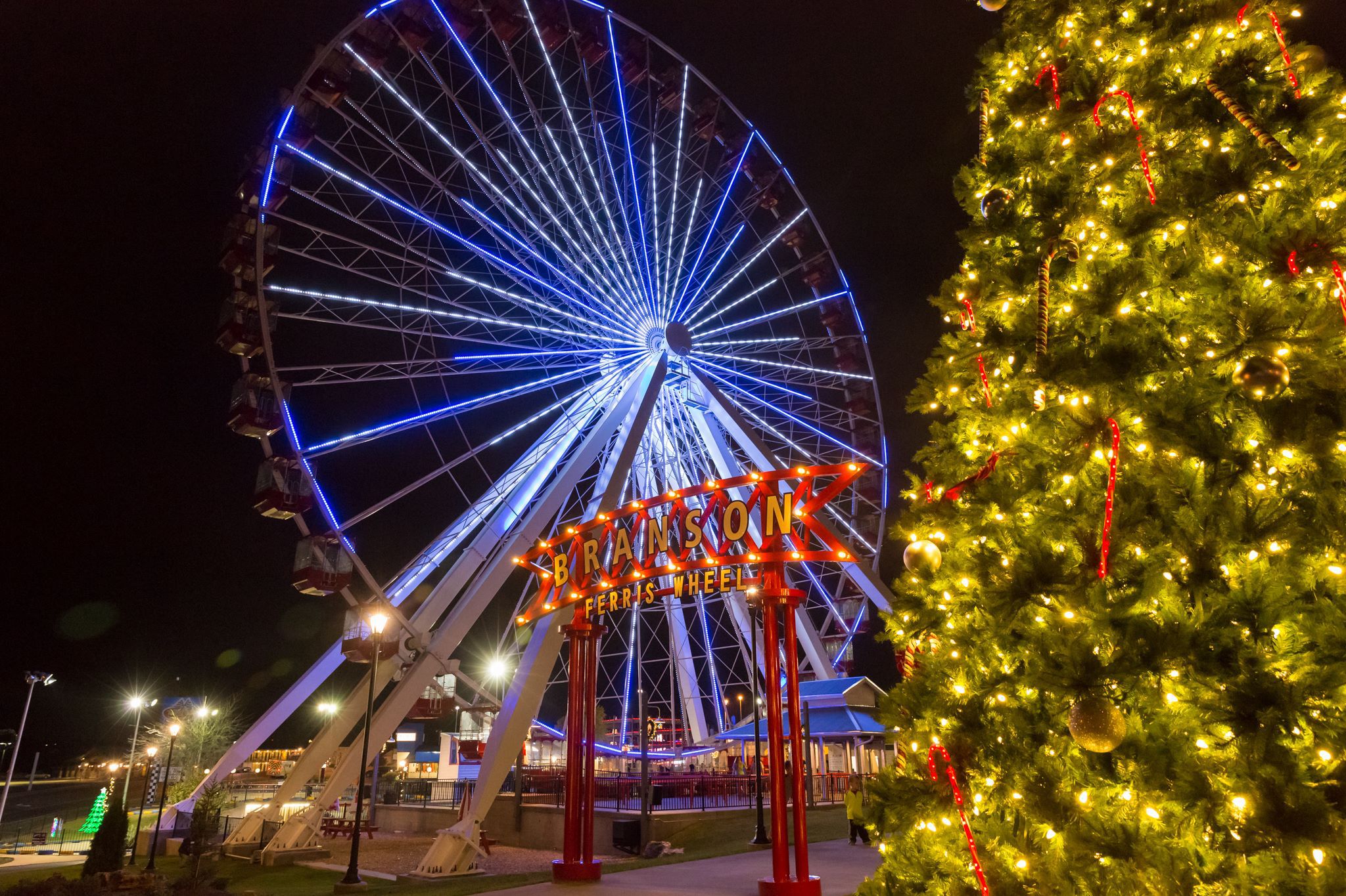 branson, missouri ferris wheel and christmas tree
